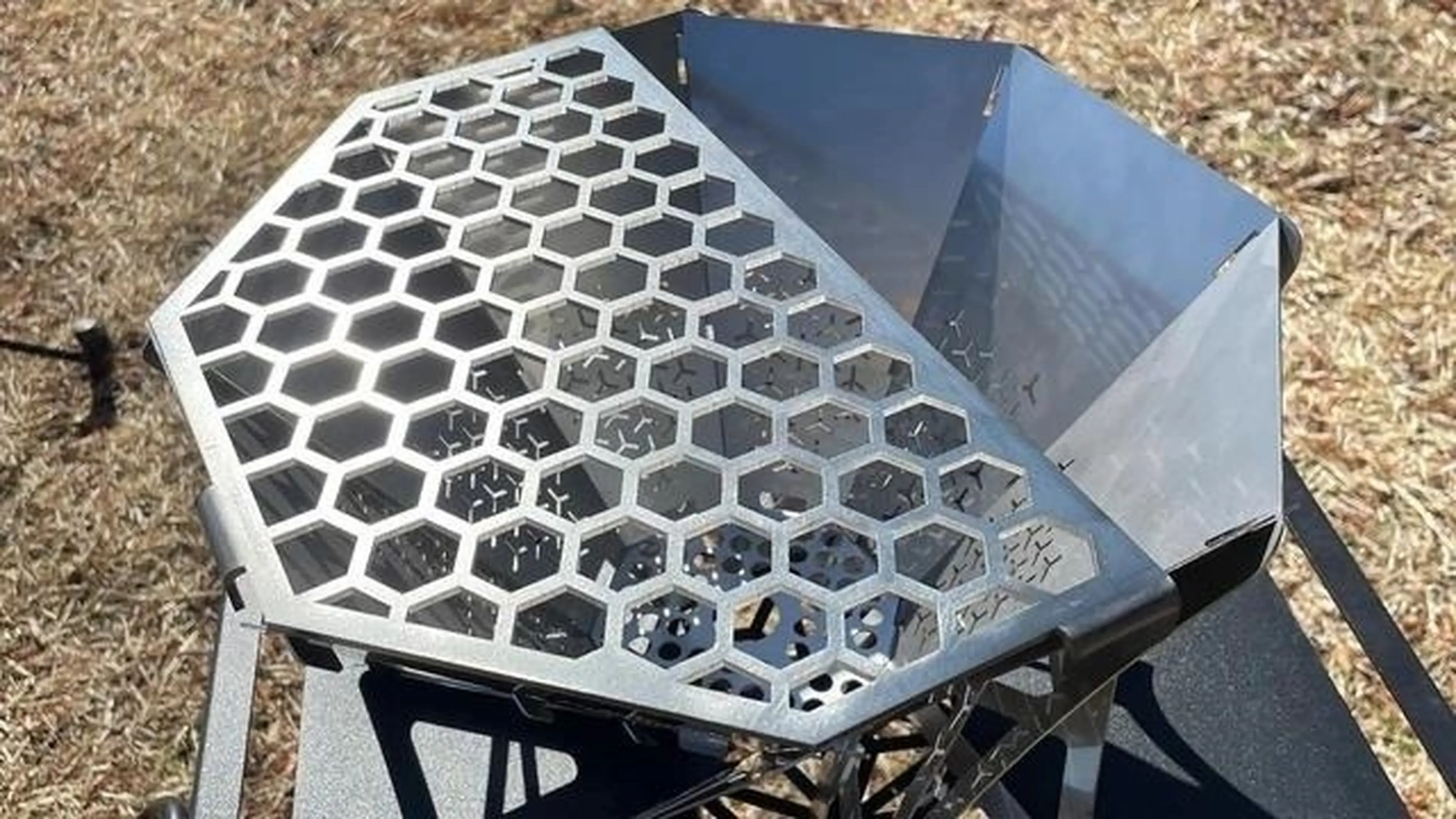 こだわりの焚き火台】わずか800gに詰め込まれた美しさ！ソロ向け