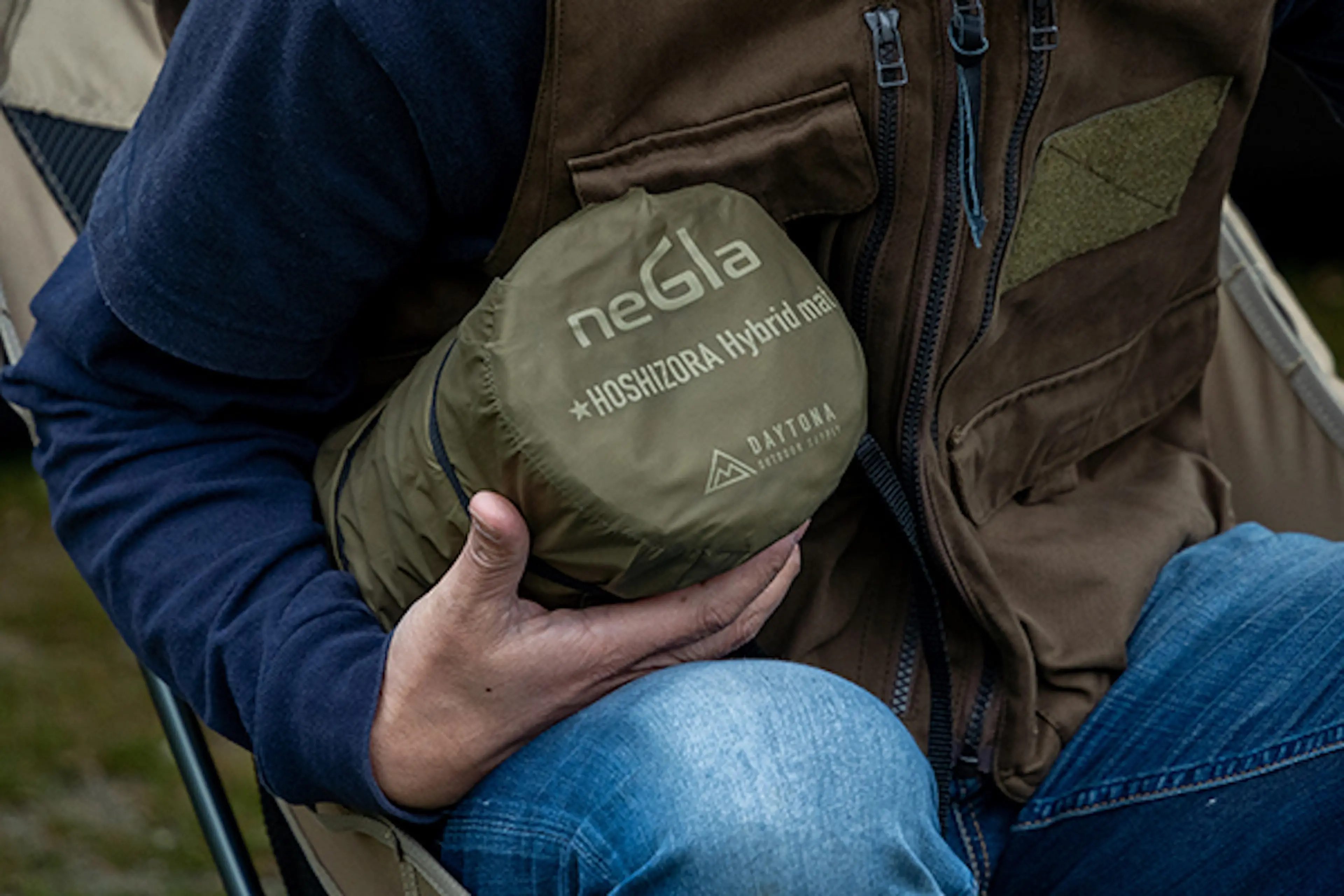 ブラック スリーピングマット 三分割 分離で3通りに！新発想のUL的「キャンプ用スリーピングマット