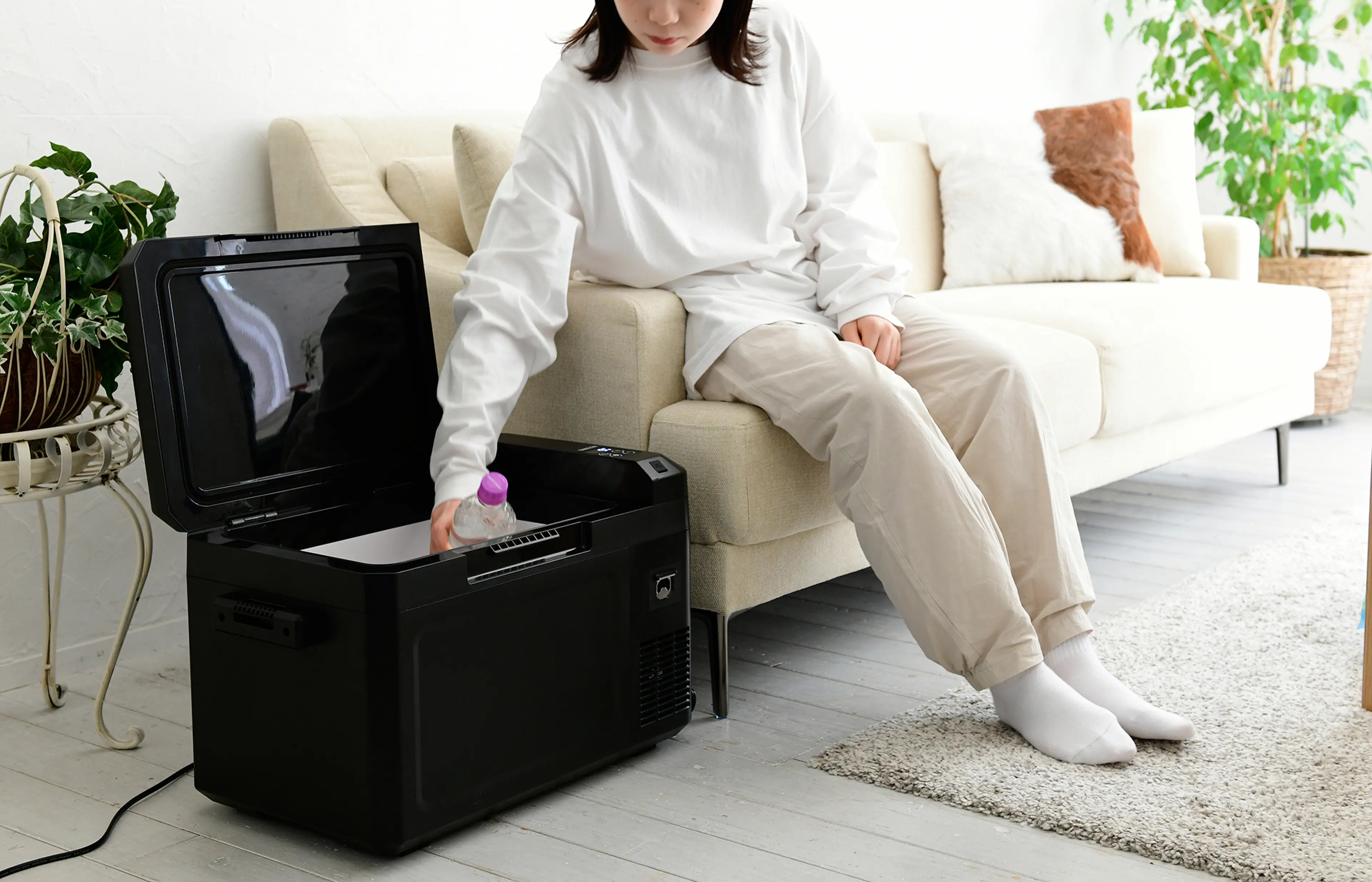 −18℃まで冷やせる！夏キャンプの救世主「コンパクト冷凍冷蔵庫」が