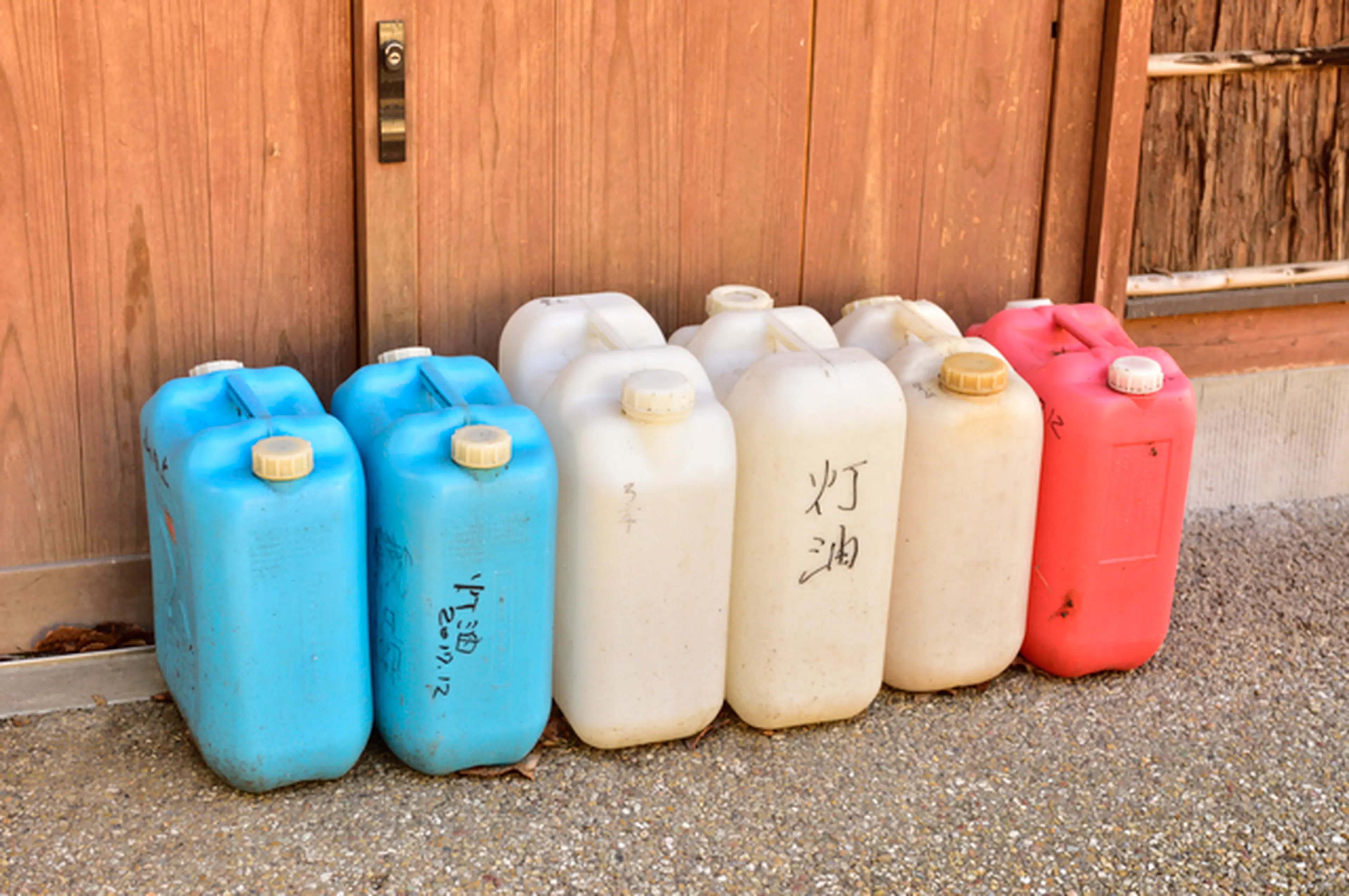 容量別】おしゃれな灯油タンクおすすめ23選！持ち運びしやすく