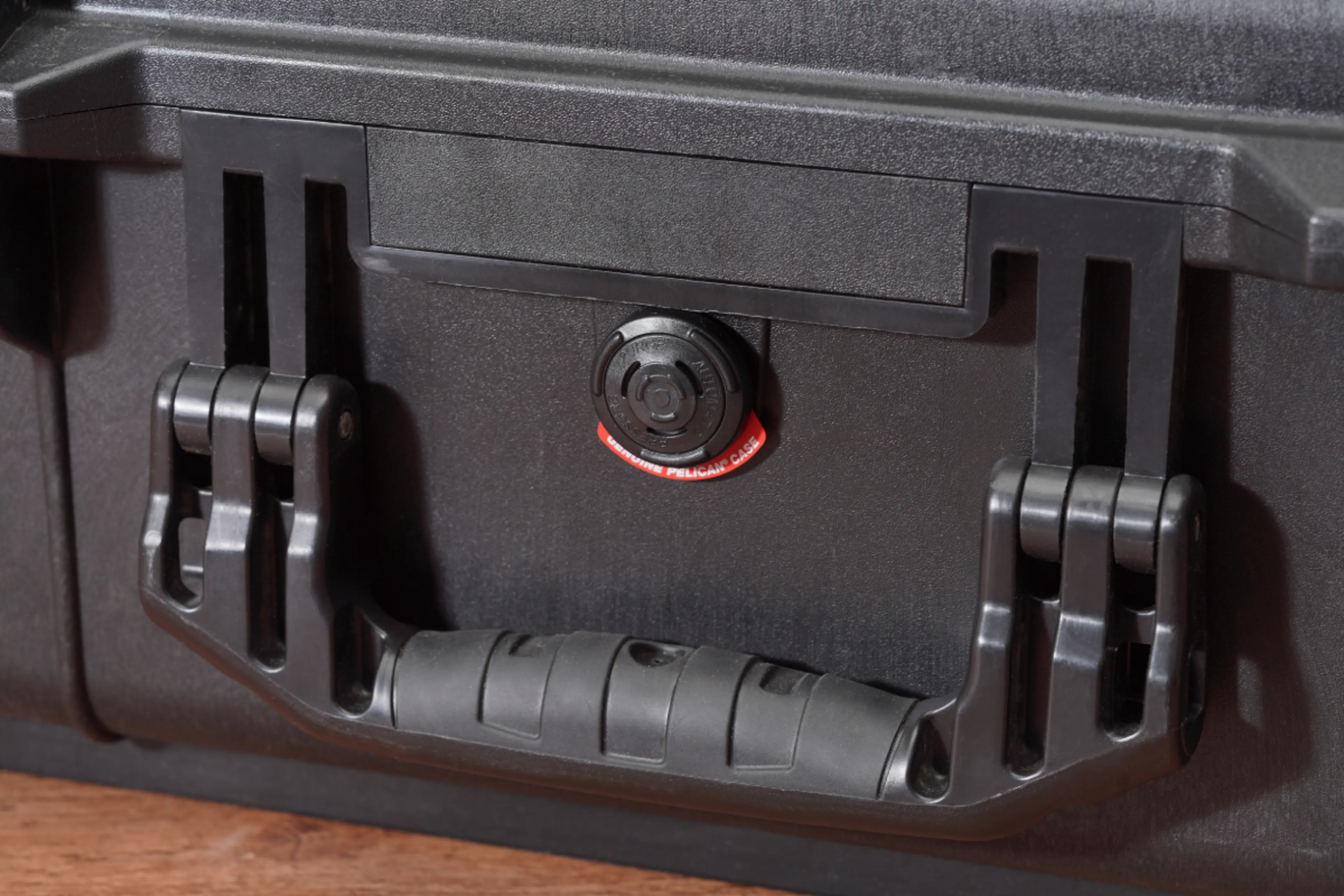 ガラスもカメラも気にせず外へ！ミルスペックの「ペリカンケース」が