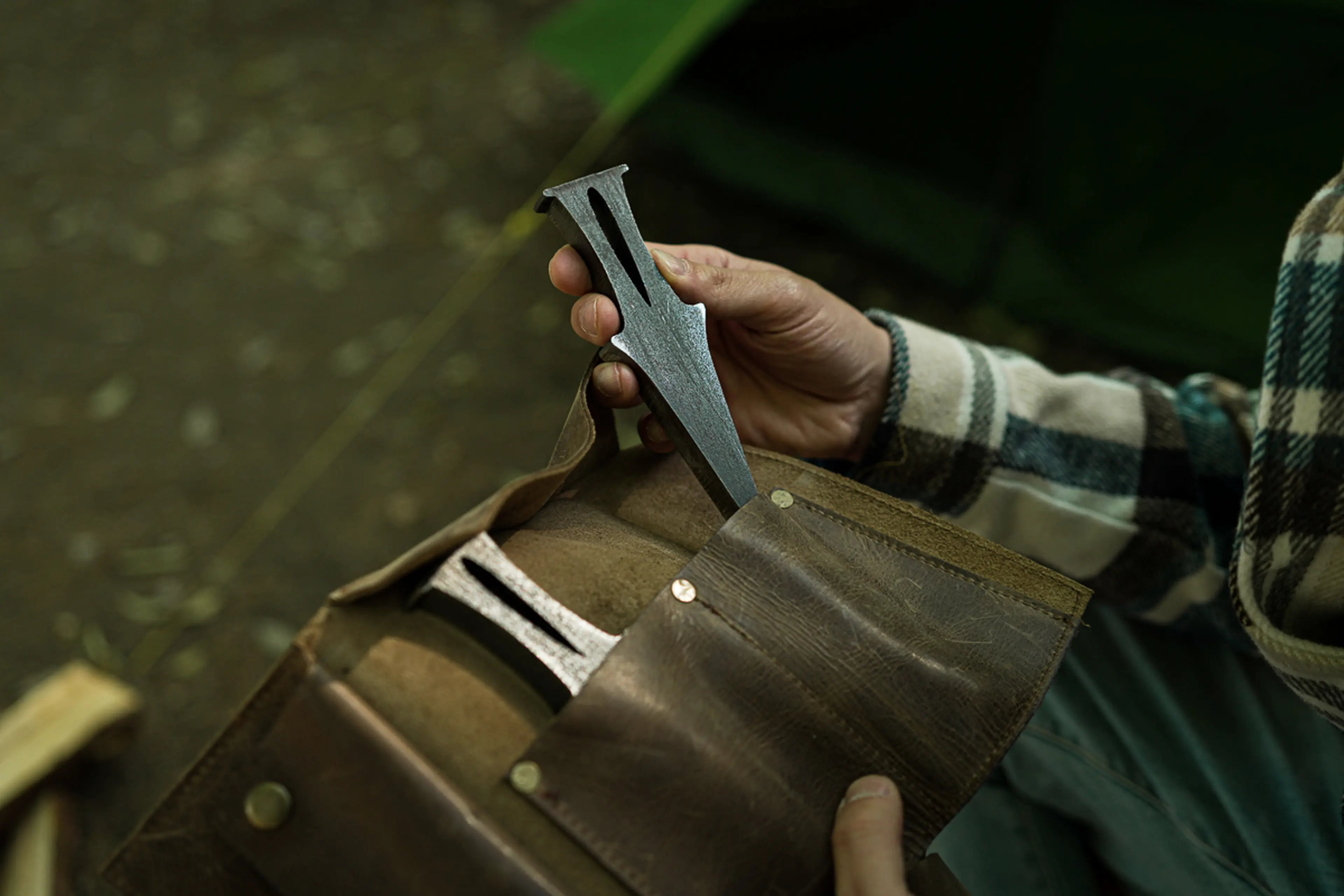 強い！簡単！スタイリッシュ！キャンプの薪割りを変える極楽「クサビ