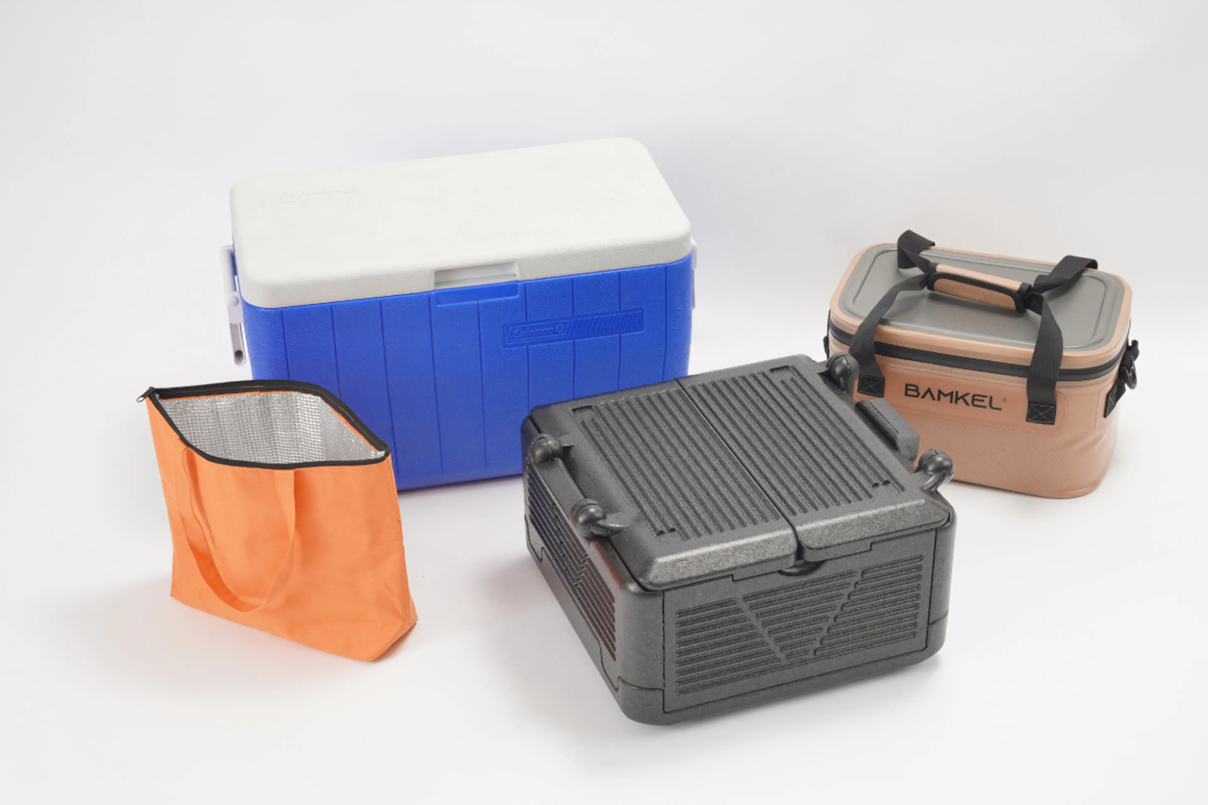 折りたためて軽い！「とりあえず」で持っていけるクーラーボックスが頼もしすぎました | キャンプ・アウトドア情報メディアhinata