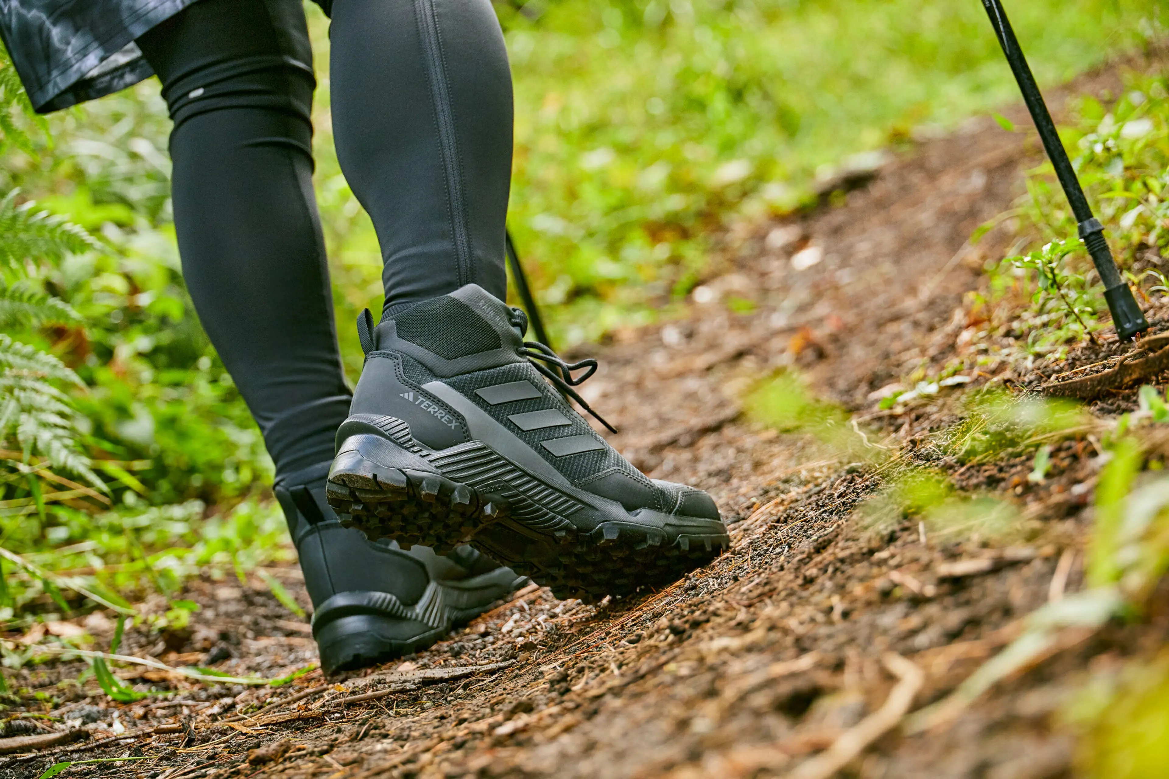 防水登山ハイキングシューズ☆Eastrail 2.0 RAIN.RDY ☆選択２色 Amazon | [アディダス] トレッキングシューズ イーストレイル