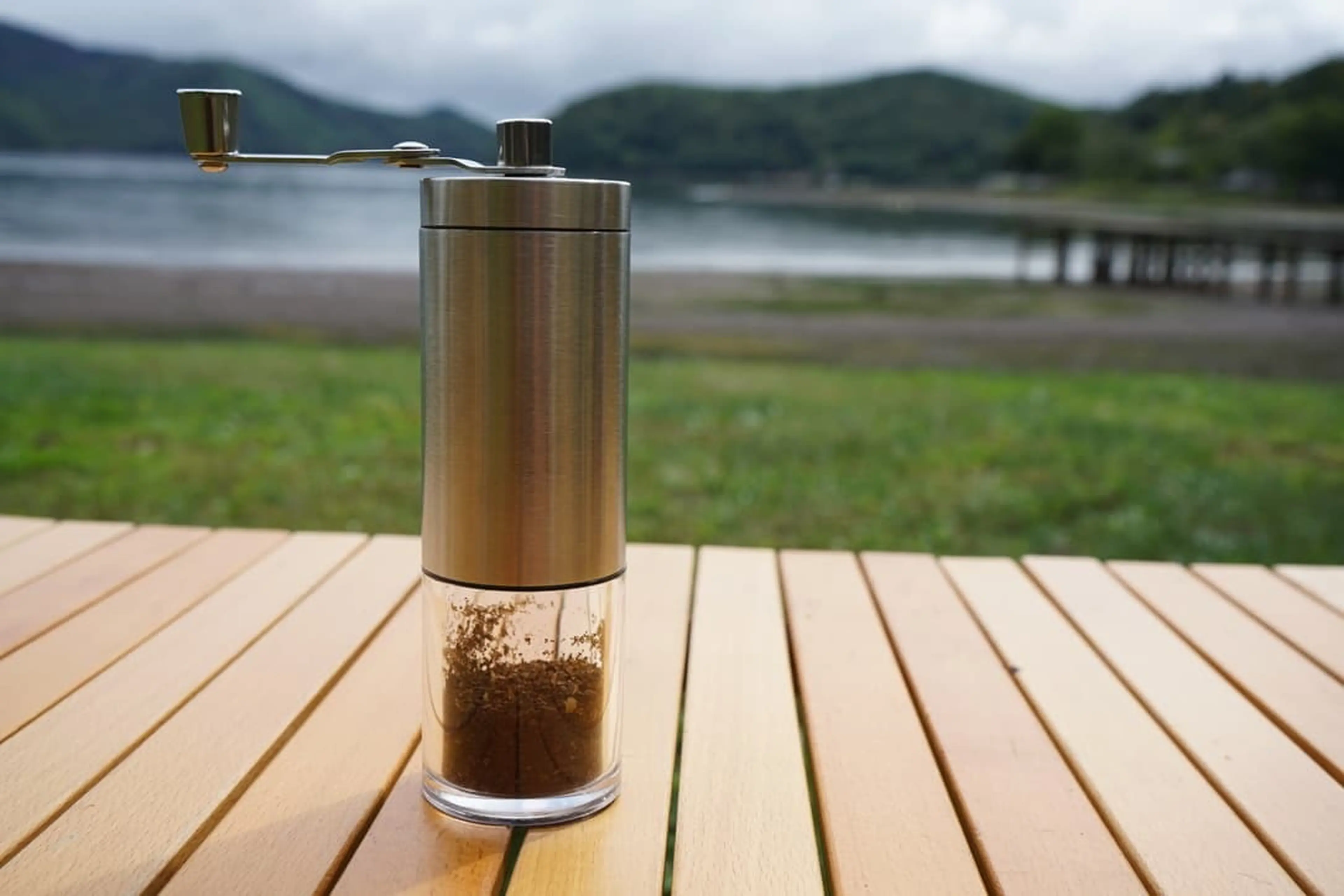 キャンプの目覚めは「ドクロ印」のコーヒーで！“カラシニコフも顔負け