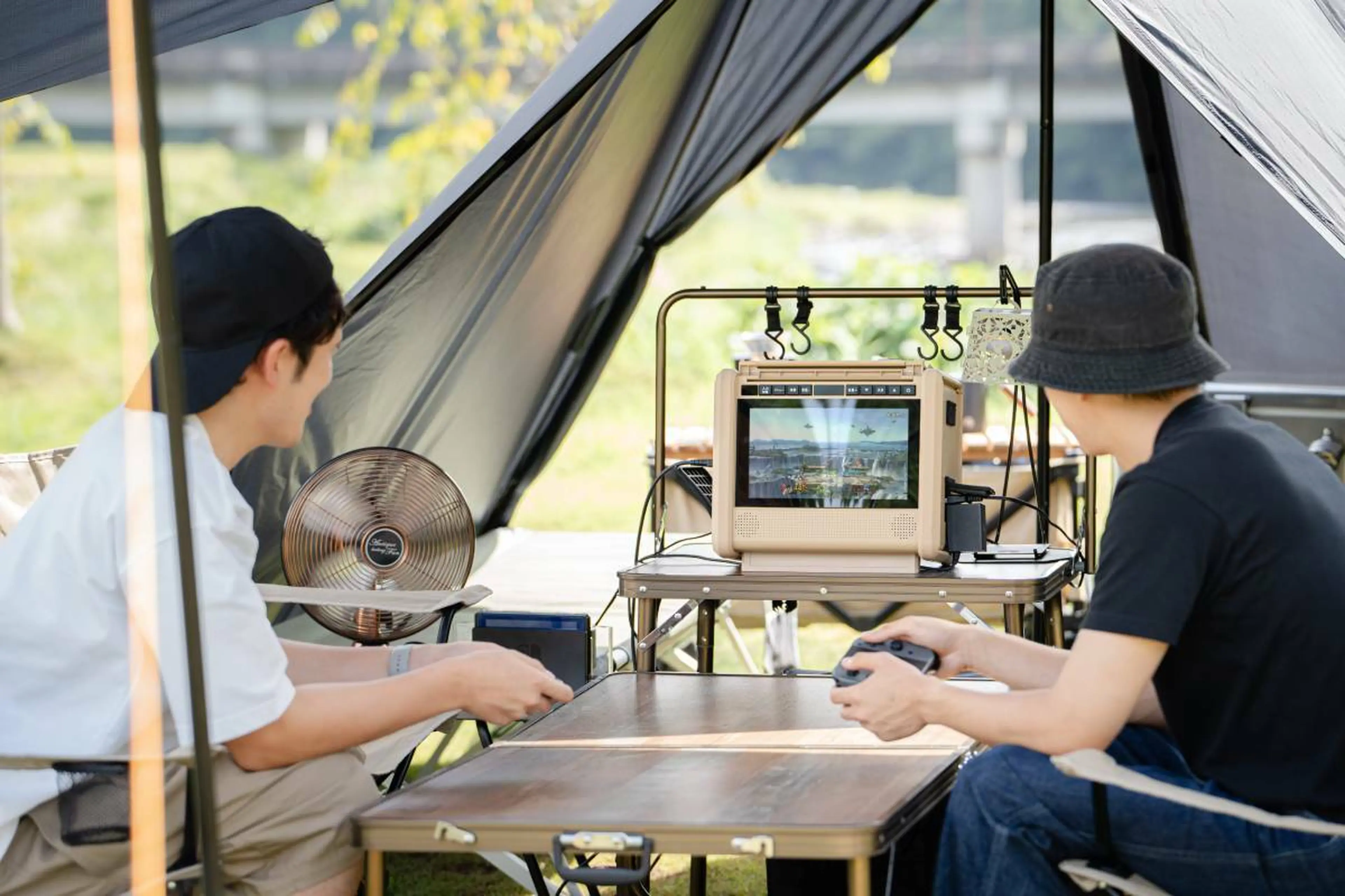 充電もTVもゲームもOK！キャプテンスタッグからオールマイティな