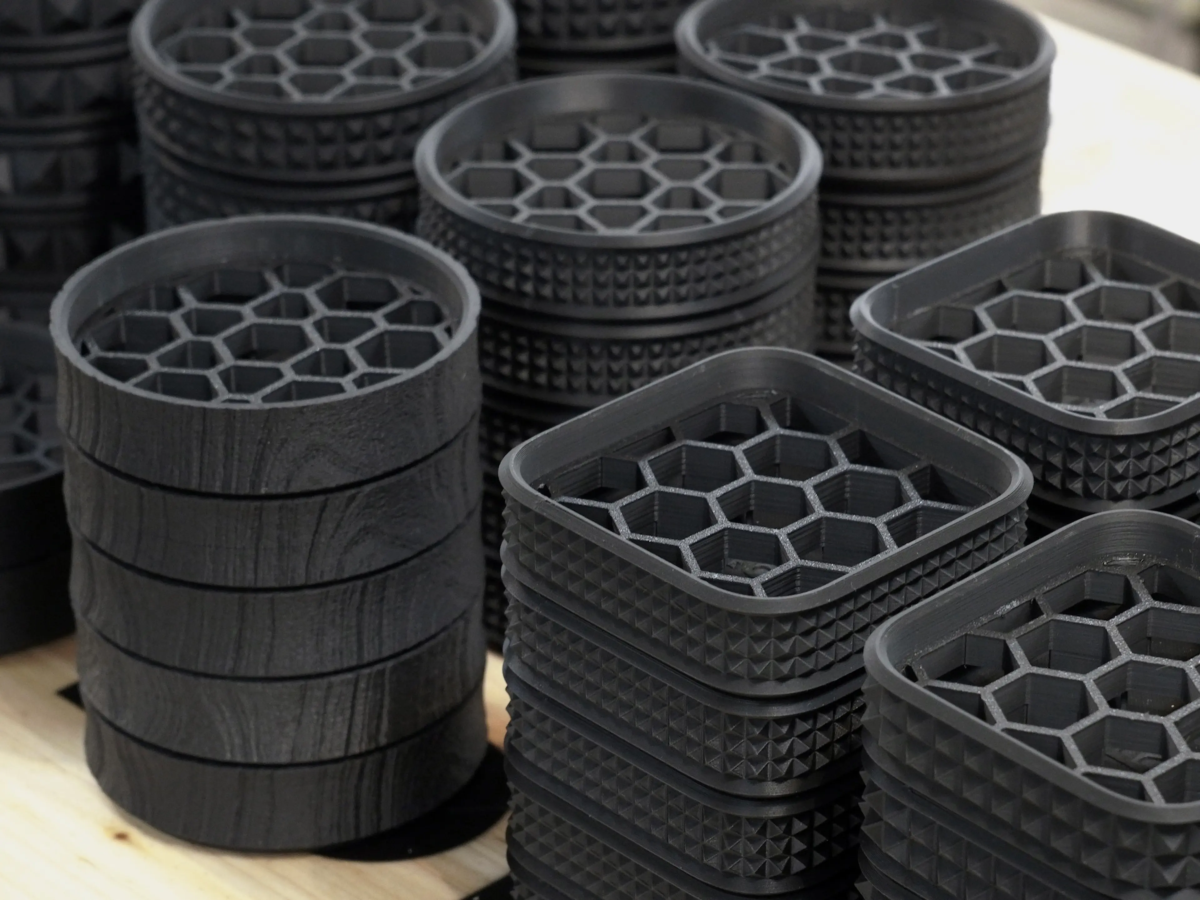 新作がhinata限定先行発売】園芸好きがつくる「ガス缶カバー」が