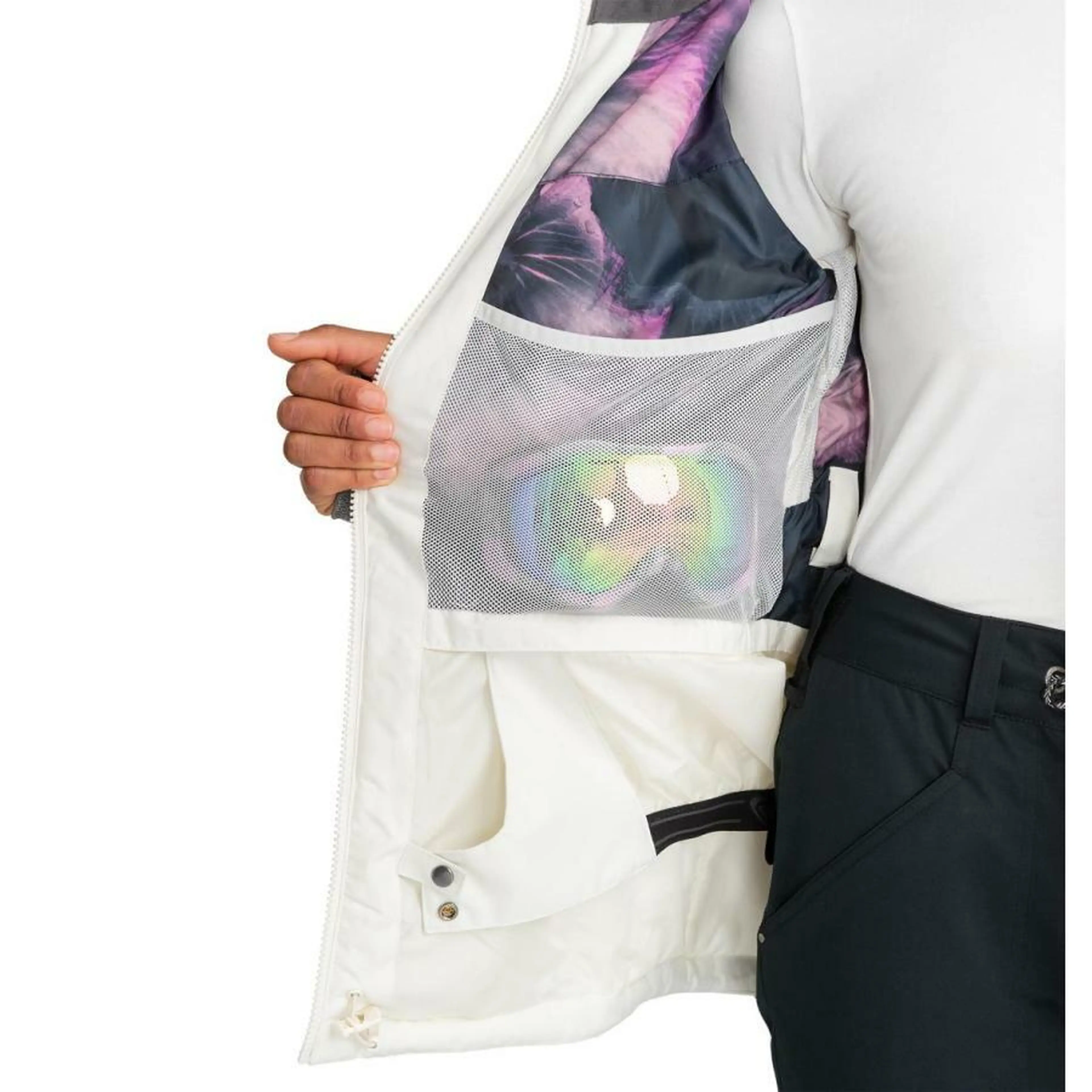 ゲレンデ映えするおしゃれなレディーススノーボードウェアを紹介