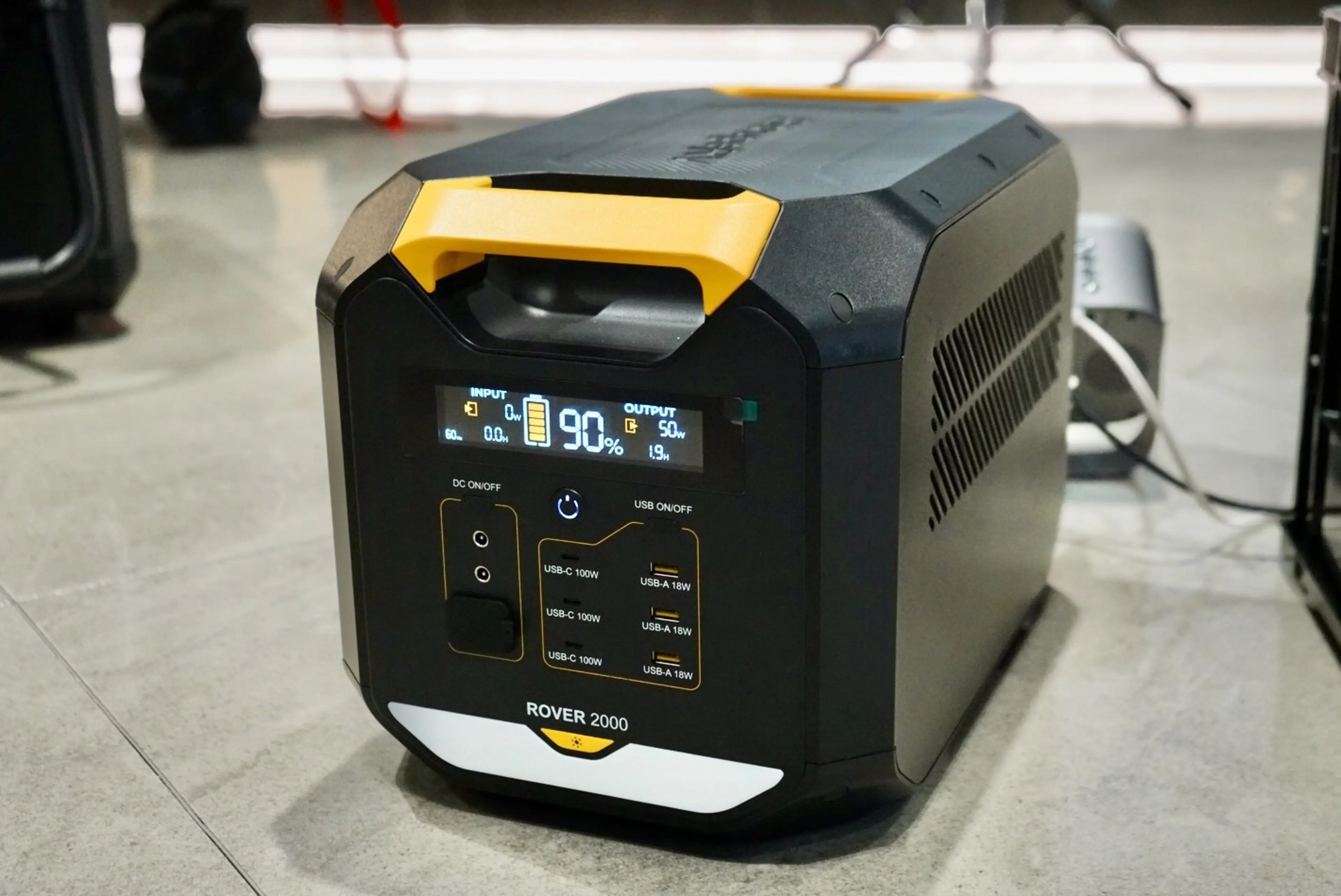 キャンプの電源革命】半固体電池で安心＆軽量！新ポータブル電源