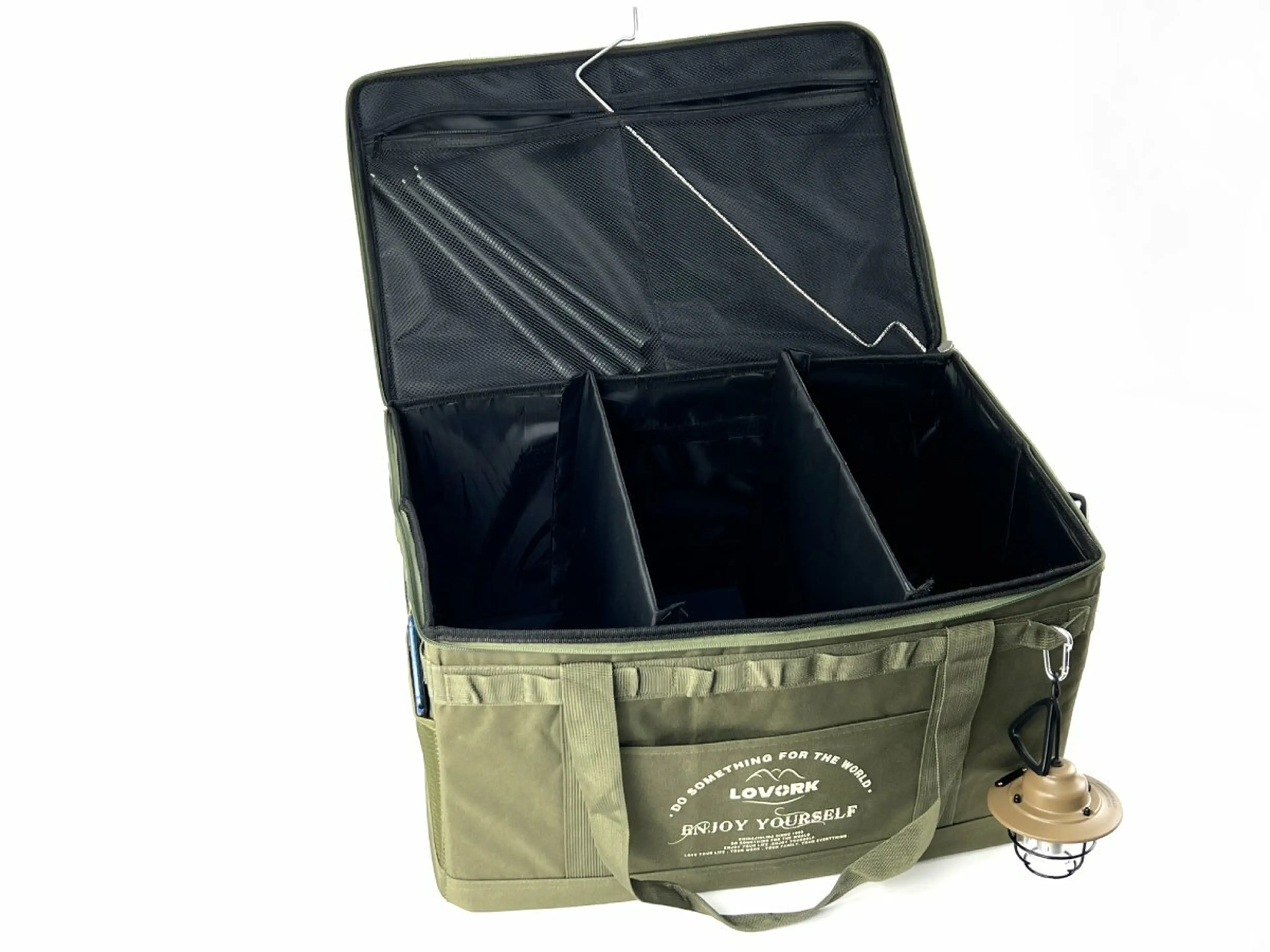 テーブル＆ラック機能もプラス！キャンプで活躍する「多機能コンテナ