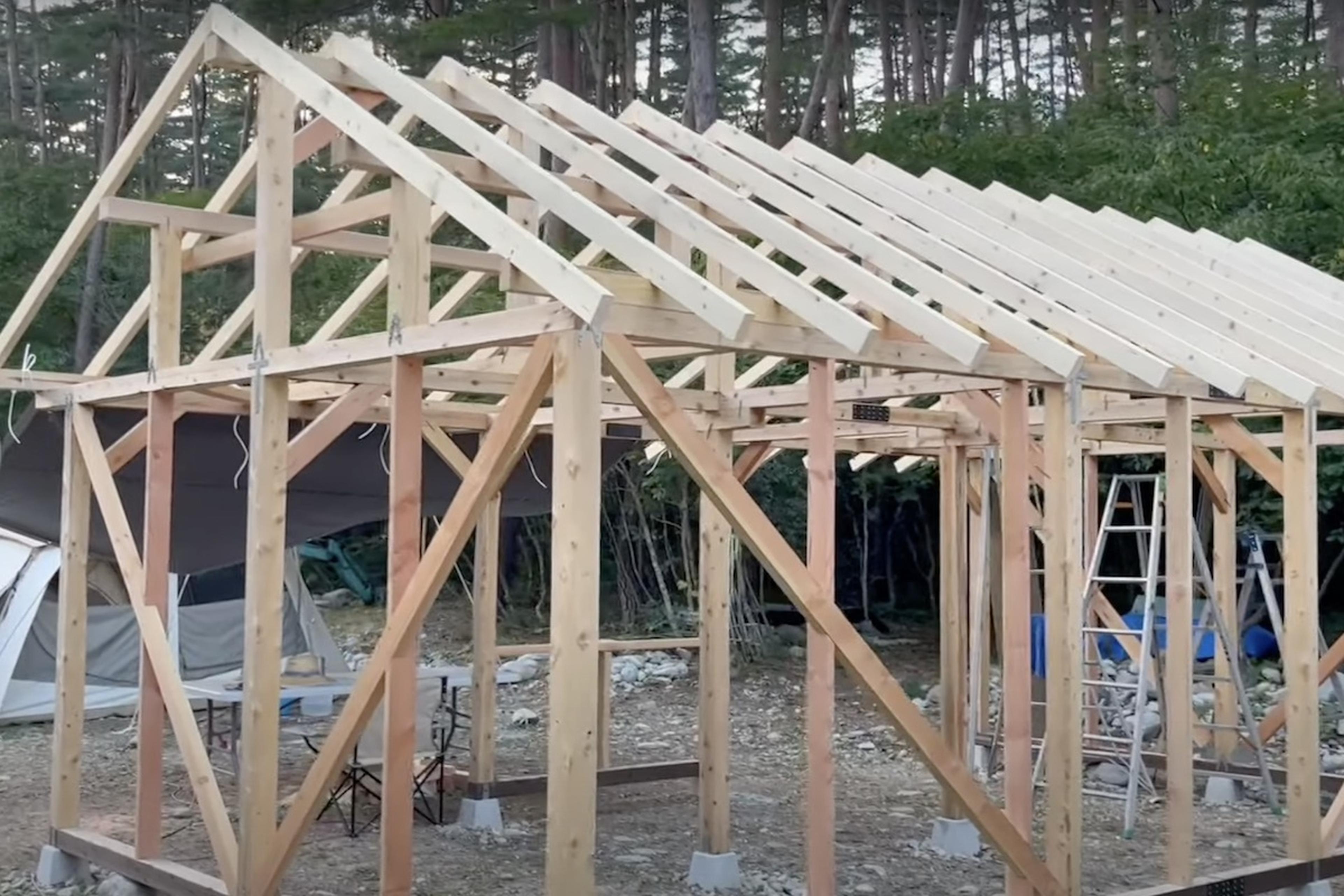 0から始める山小屋DIY】失敗が失敗を呼ぶ、波乱の「屋根と外壁づくり 