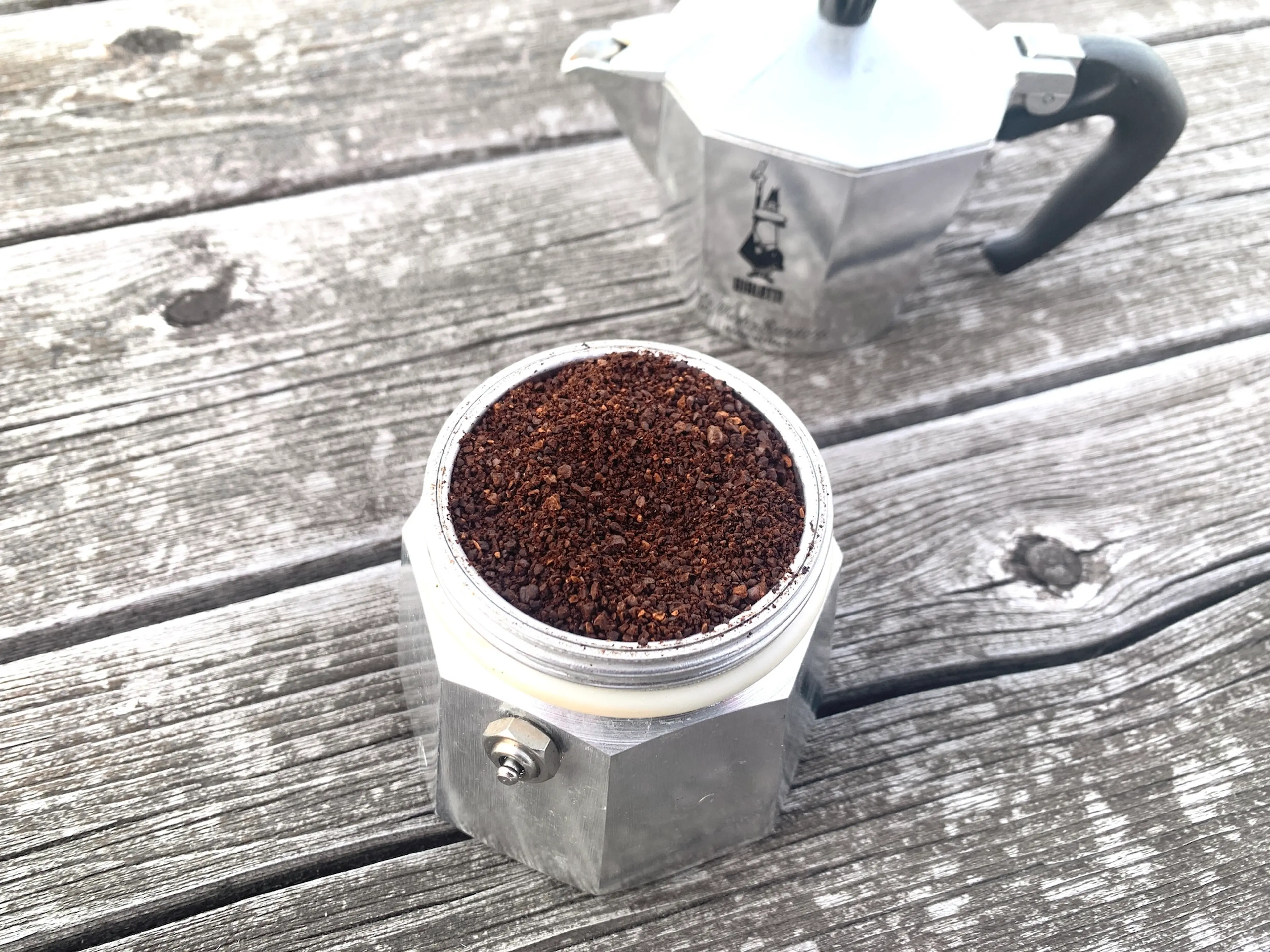 マキネッタでキャンプのコーヒータイムが充実！ビアレッティの「モカ