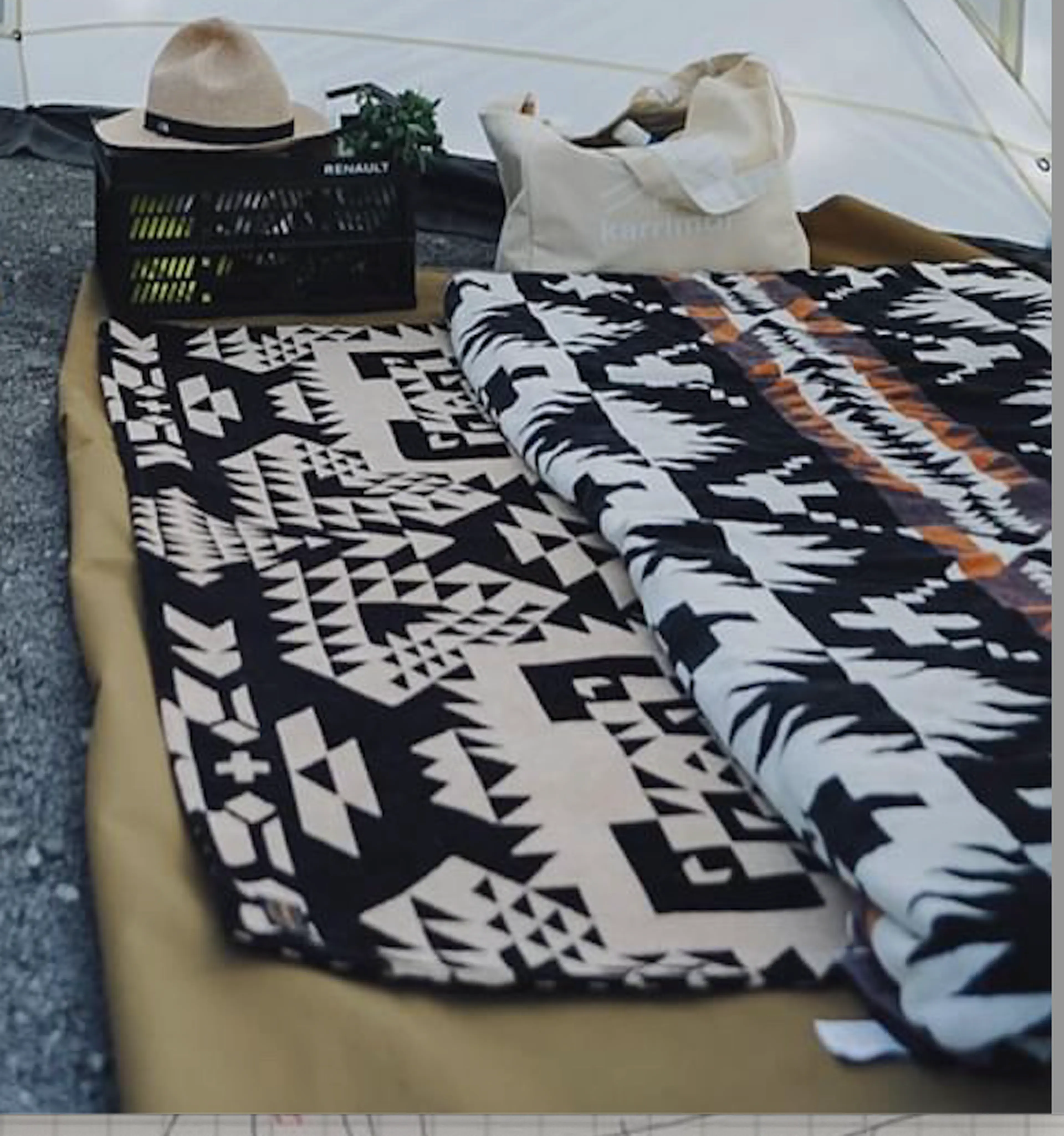 幕内からも外の景色が楽しめるBEN NEVISの「オブザーバーシェルター