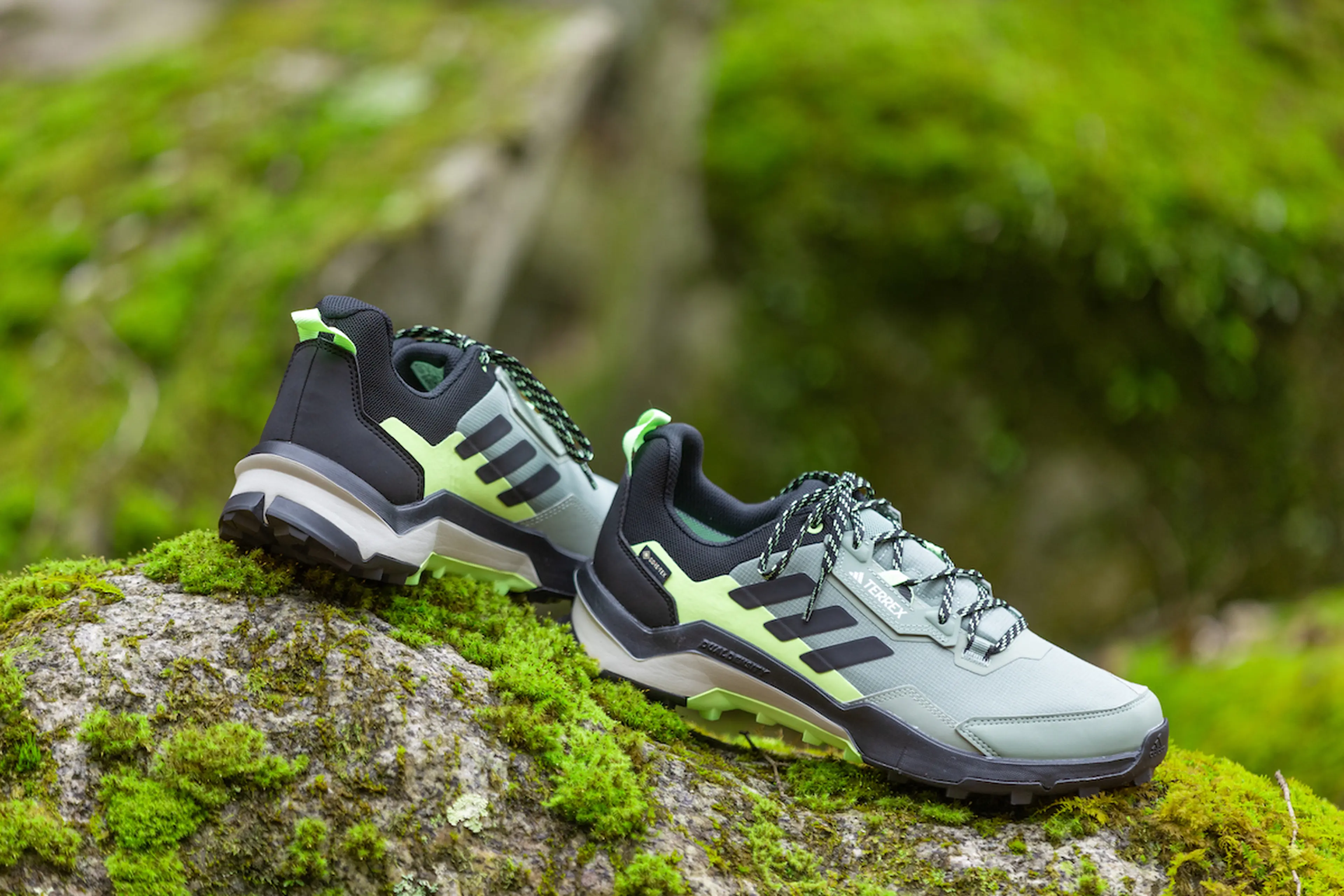 人気ハイカーも納得！キャンプ＋山に「アディダス テレックス」の