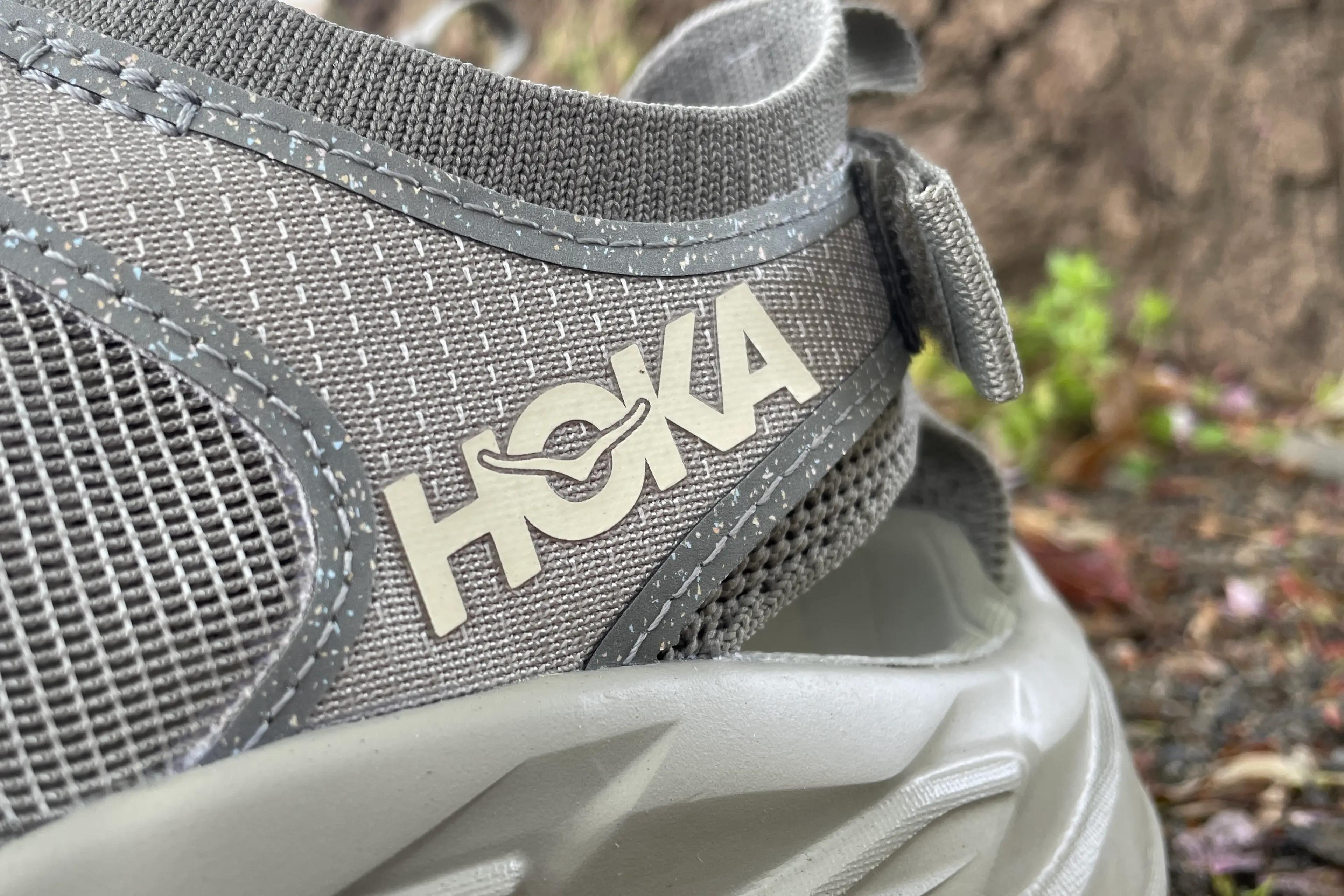 夏キャンプで感動間違いなし！HOKAの新作「HOPARA 2」が全方位で最強