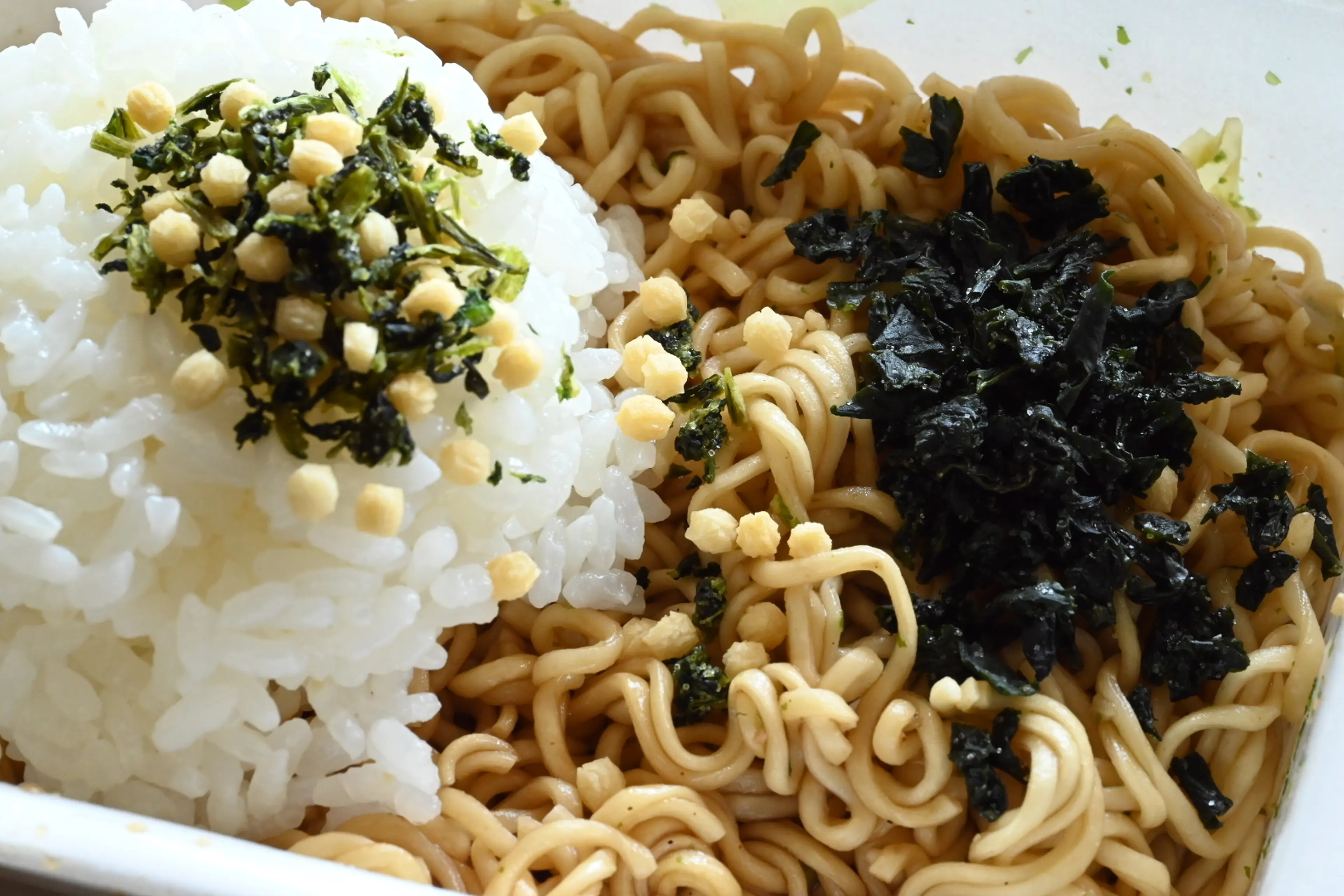 カップ 焼きそば アレンジ