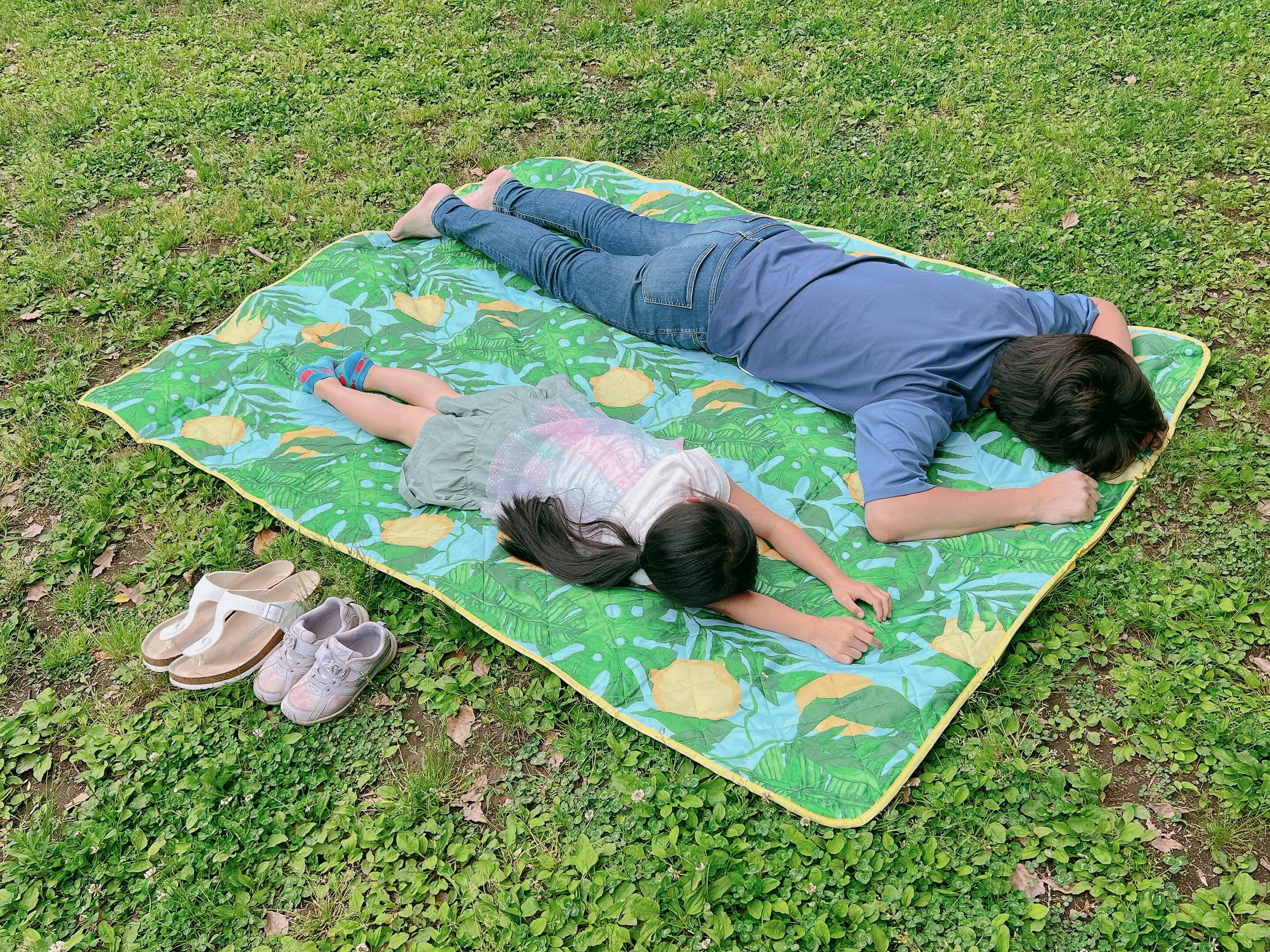 コストコで人気のレジャーシート「パラソル」！4つの柄と実力を徹底