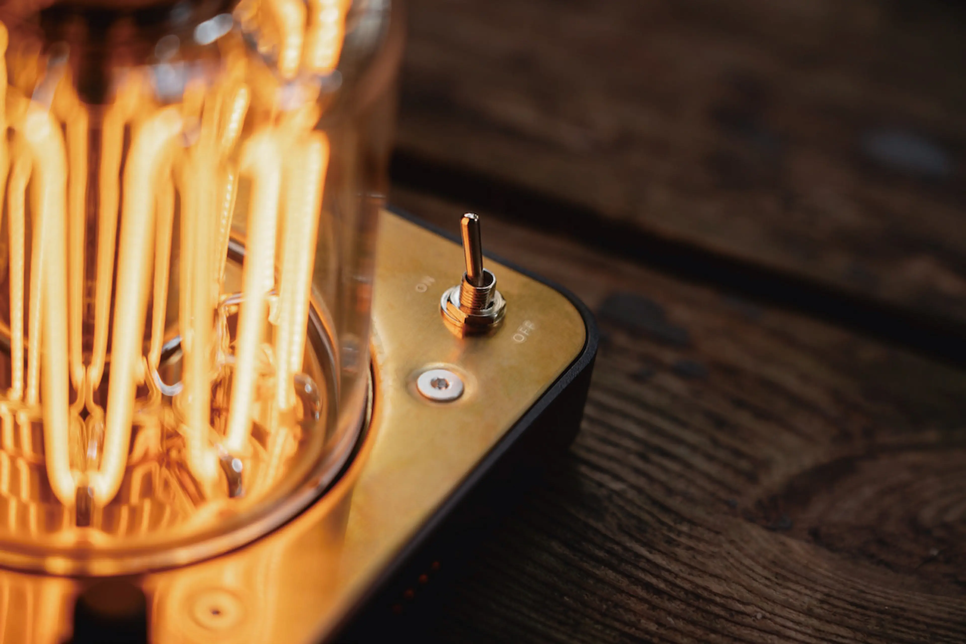 ベアボーンズが美麗な新作発表！音楽好きも唸る真空管的ランタン