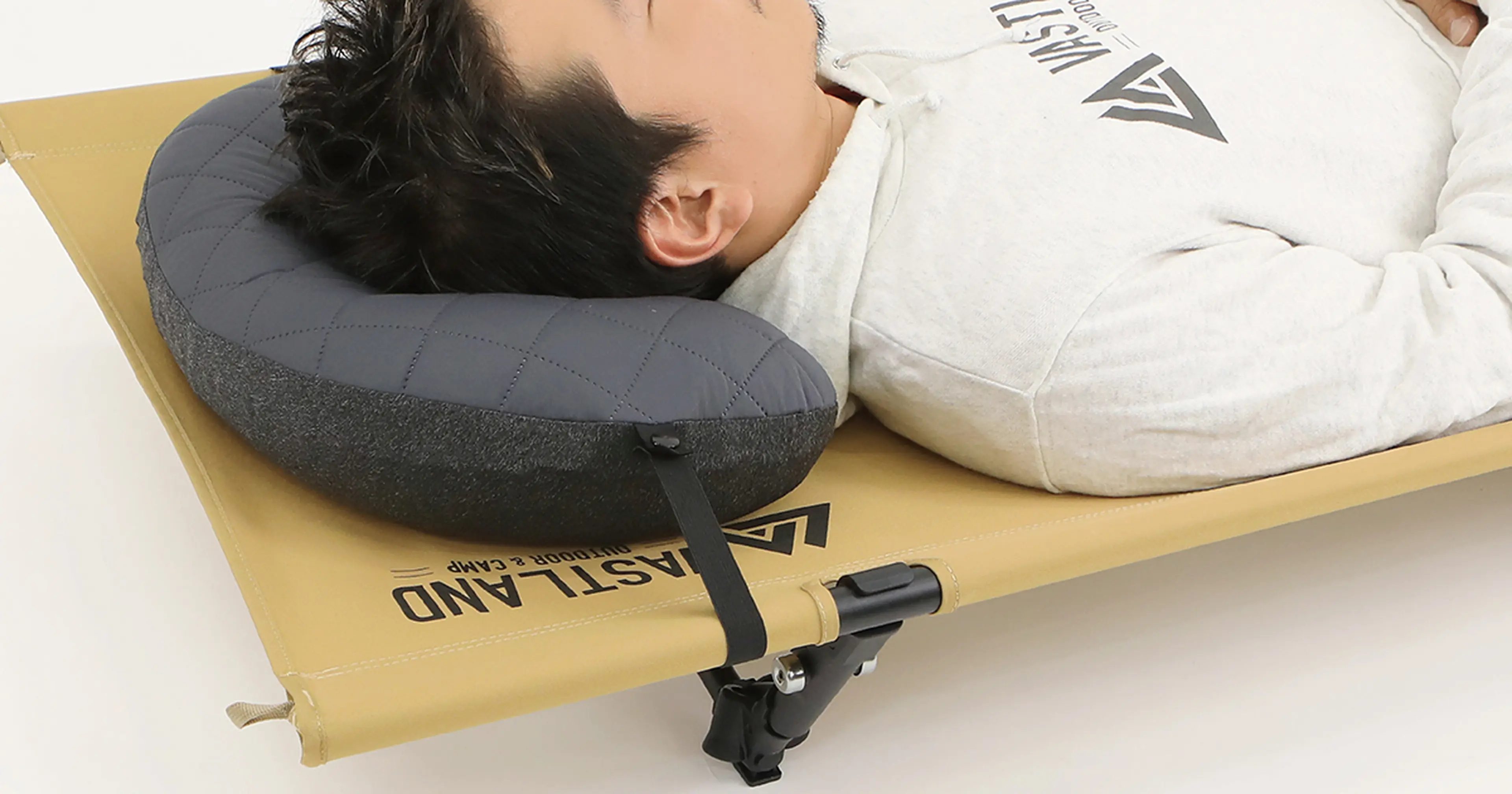 重さわずか160g！VASTLANDが小型エアーピロー新発売 | キャンプ