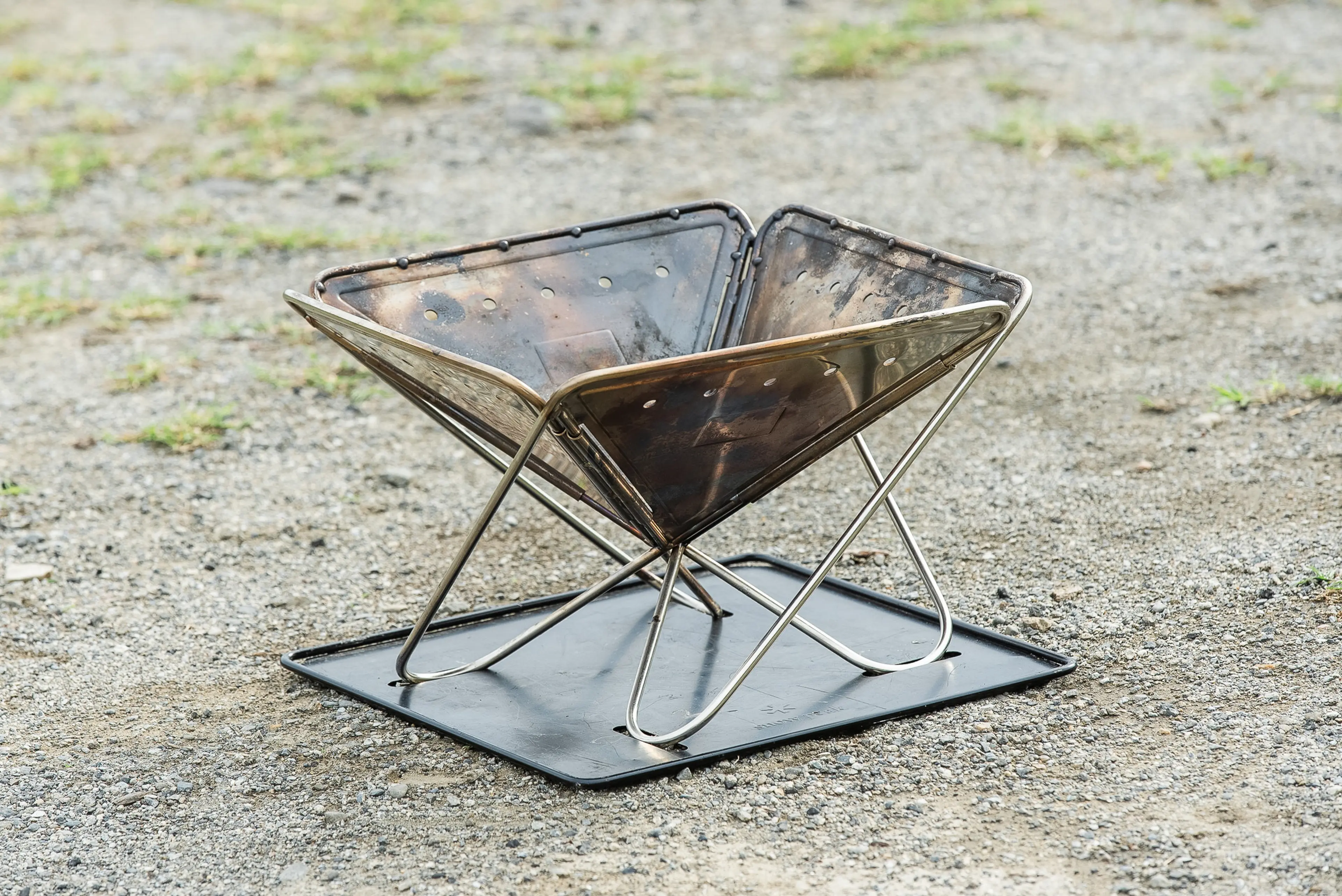 徹底レビュー】スノーピークの「焚火台」！使用感やサイズなどを