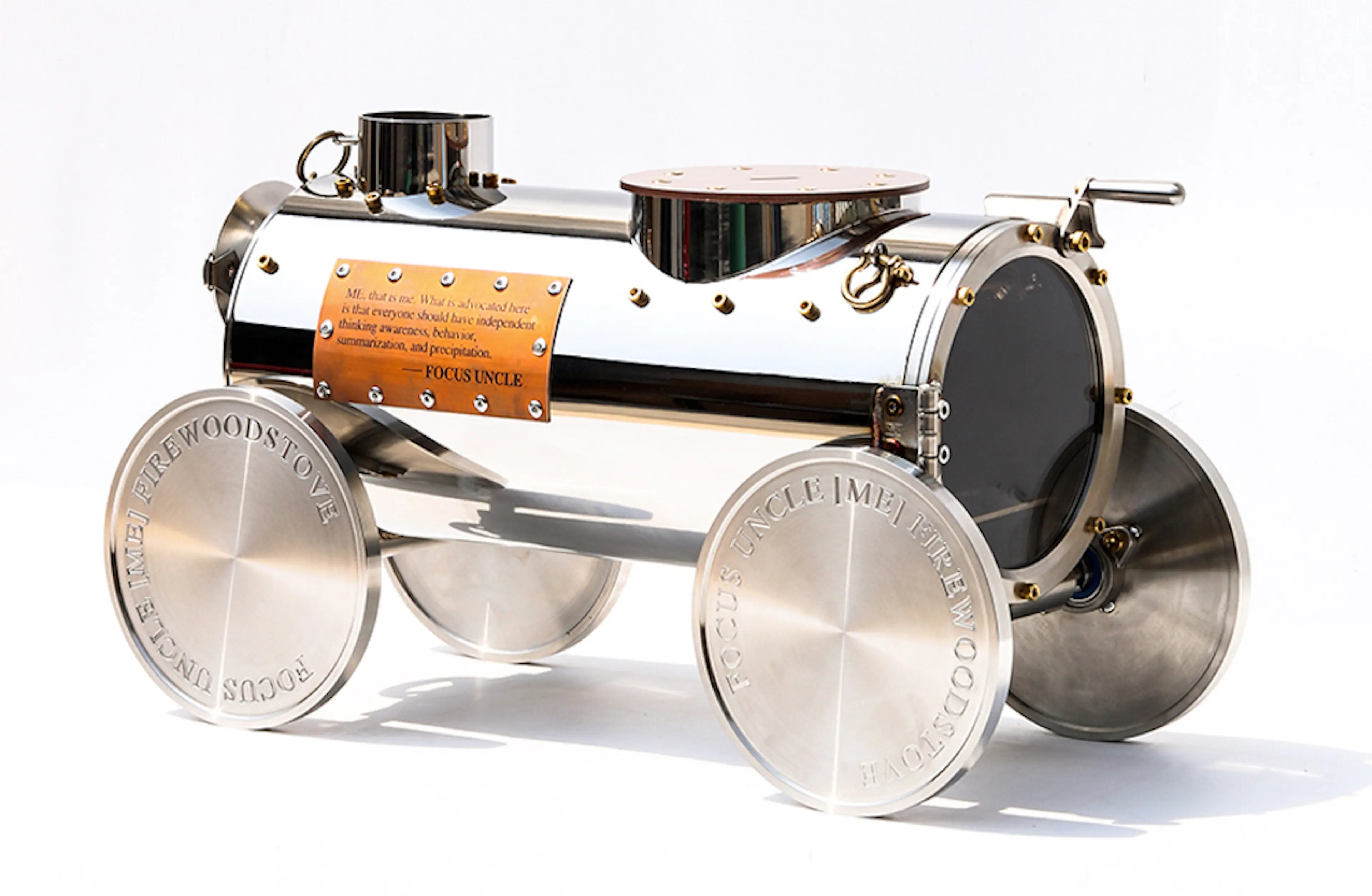 まるで蒸気機関車！？「かわいすぎる」究極の“薪ストーブ”新登場