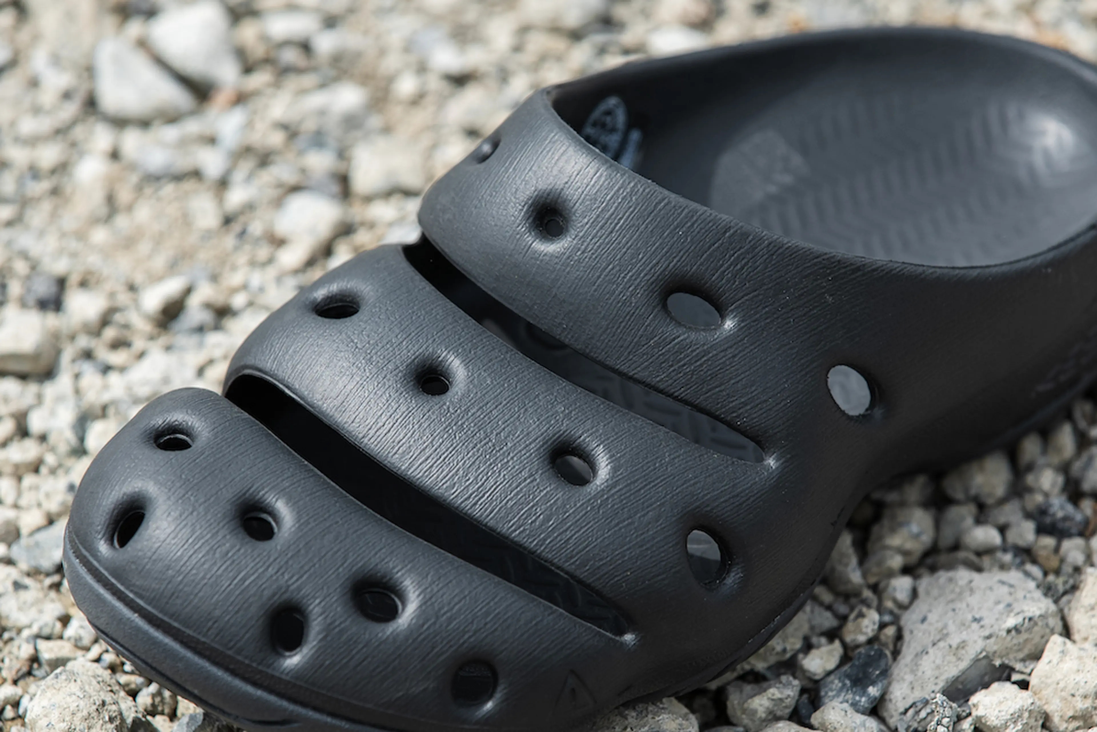 徹底レビュー】KEEN(キーン)のヨギ！使用感やサイズ感、シャンティとの