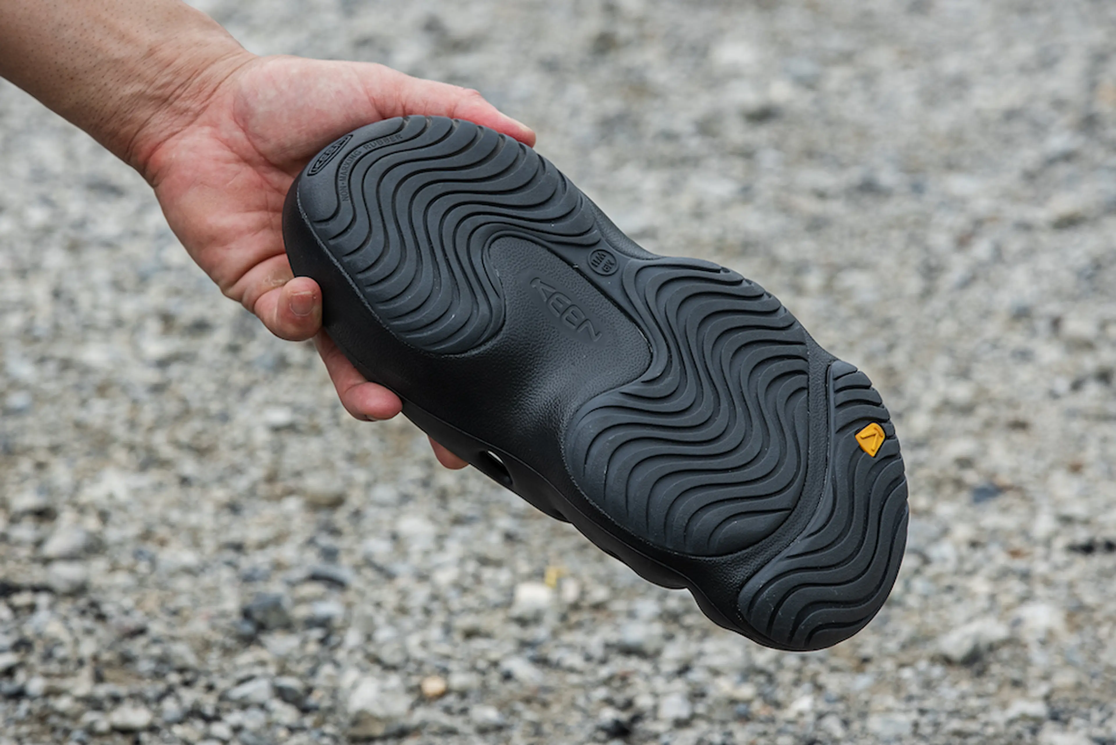 徹底レビュー】KEEN(キーン)のヨギ！使用感やサイズ感