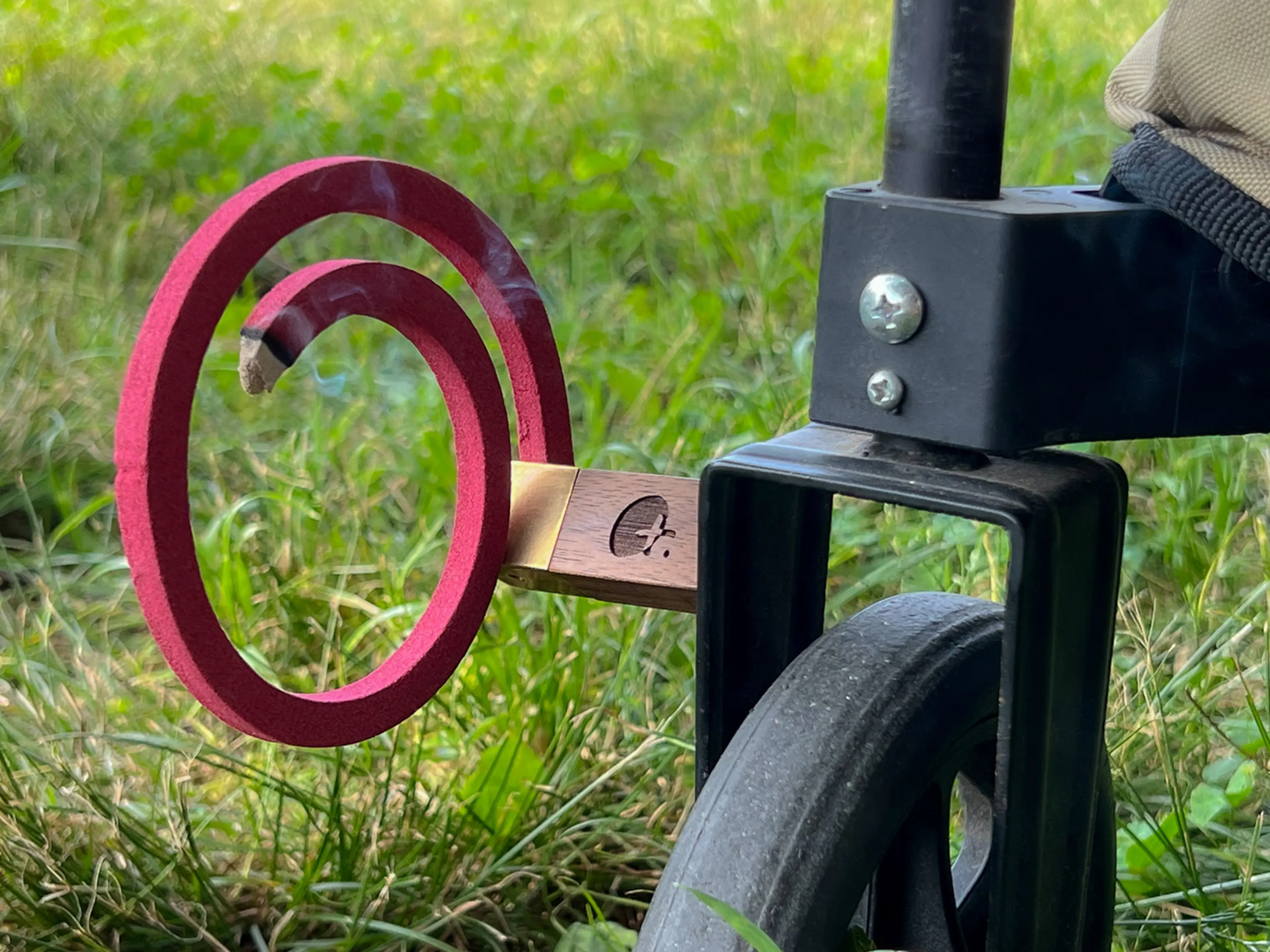 横取り防止1台　MOKA 9.5秒で消火！磁石でどこにでも設置できる蚊取り線香ホルダー