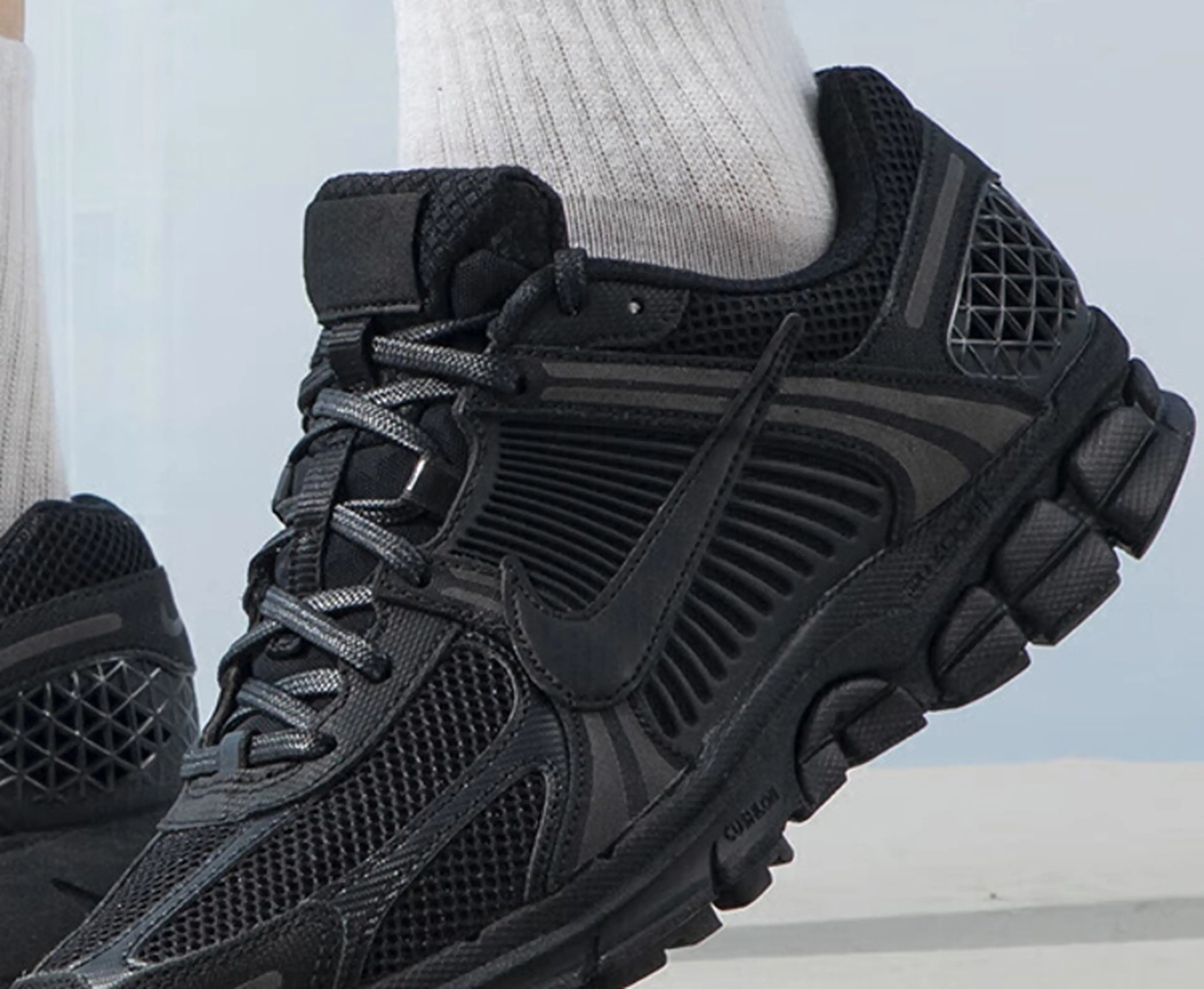 黒のランニングシューズおすすめ15選！レディースやビジネス向けも