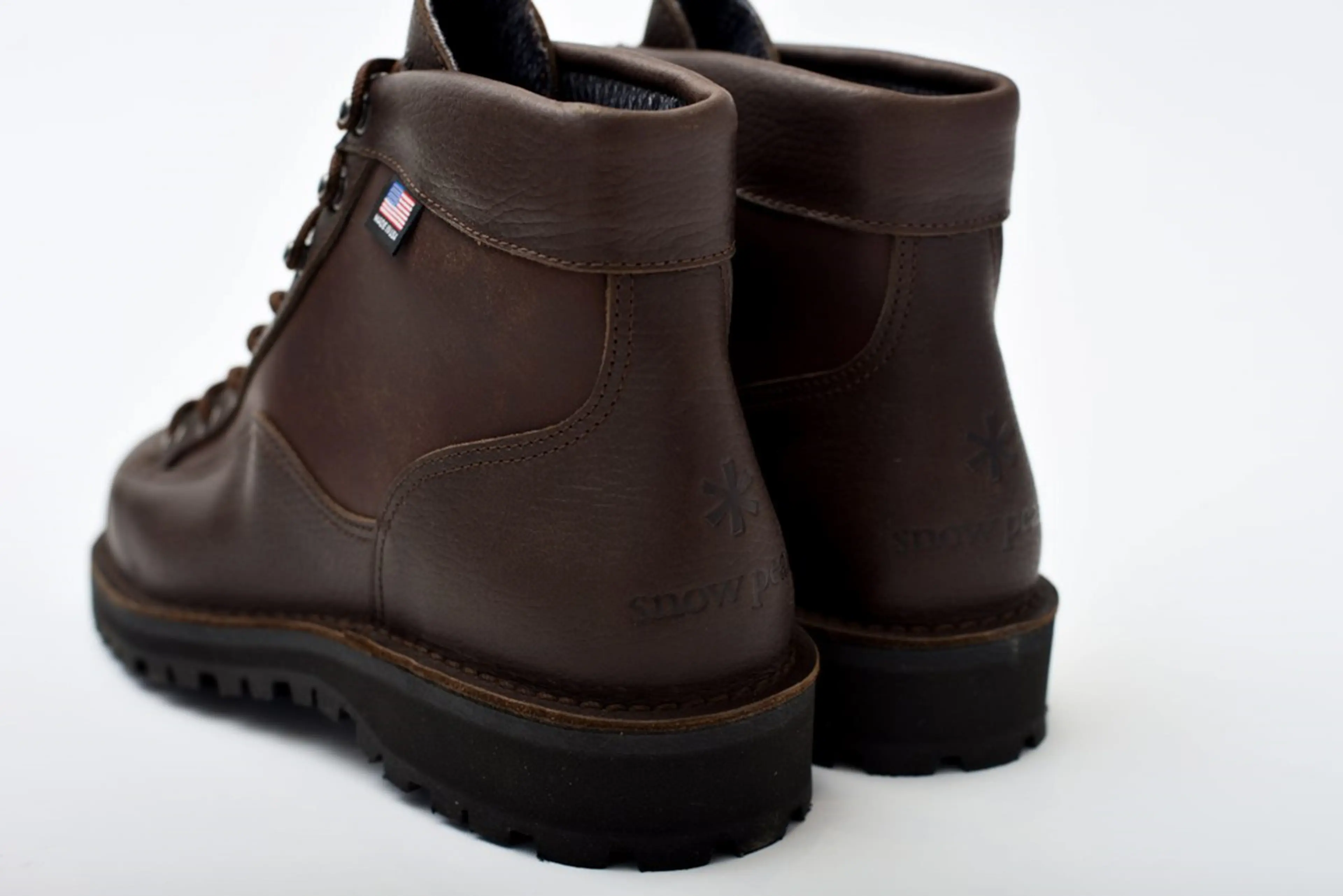 スノーピーク×ダナーのコラボ最新作！名品ブーツがアップデート