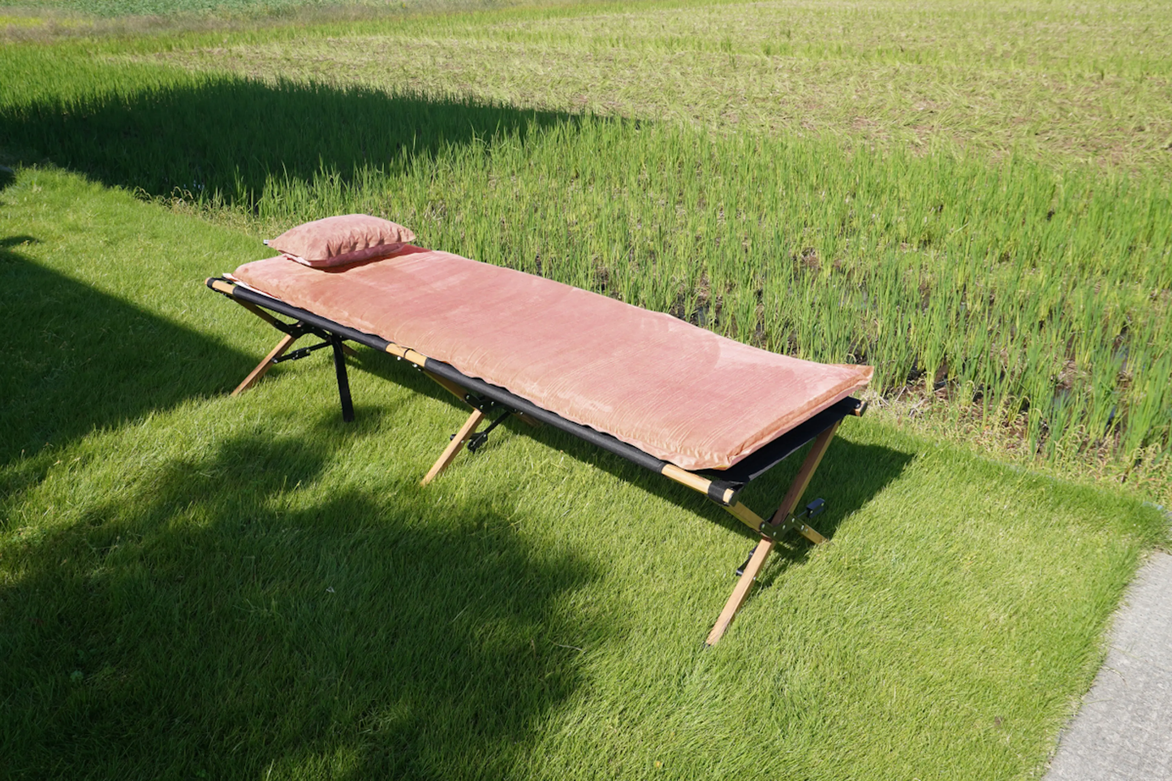 ありそうでなかった！パステルカラーの「カワイイ」アウトドア寝具が