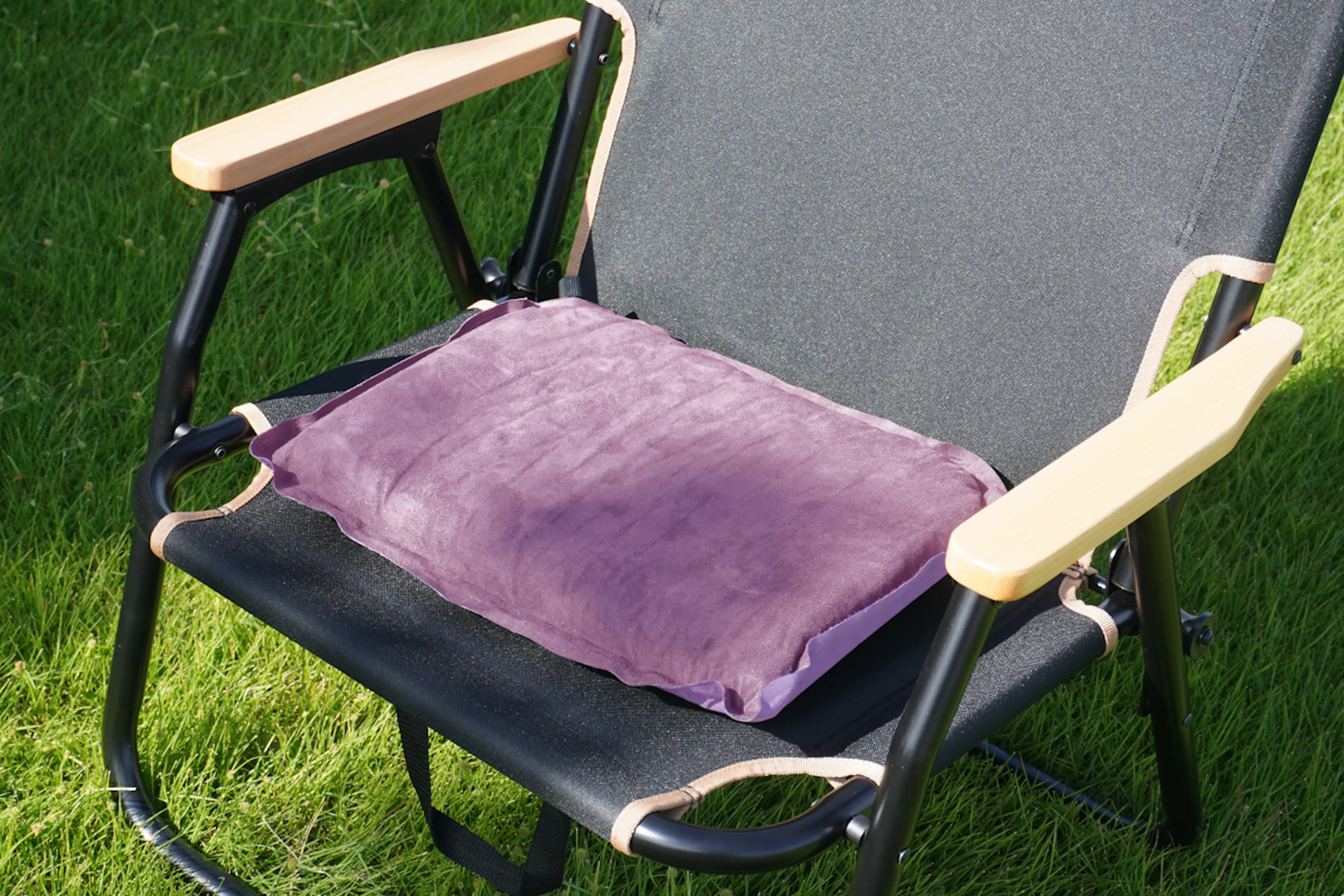 ありそうでなかった！パステルカラーの「カワイイ」アウトドア寝具が