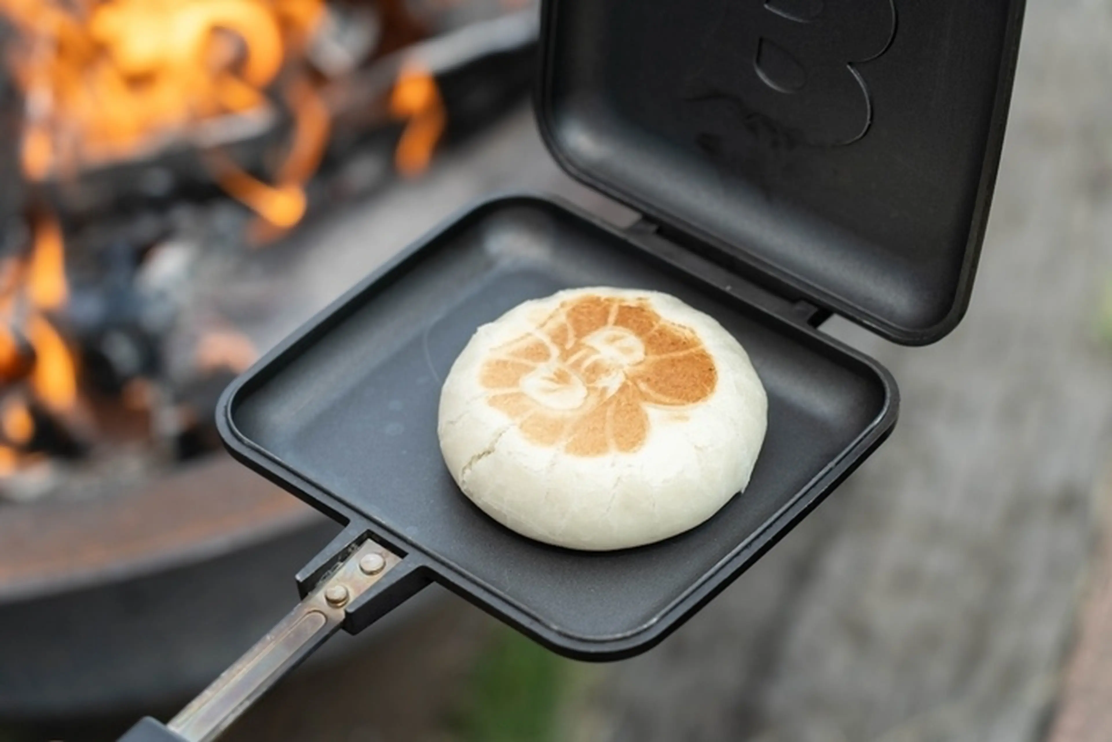 肉まんホットサンドづくり