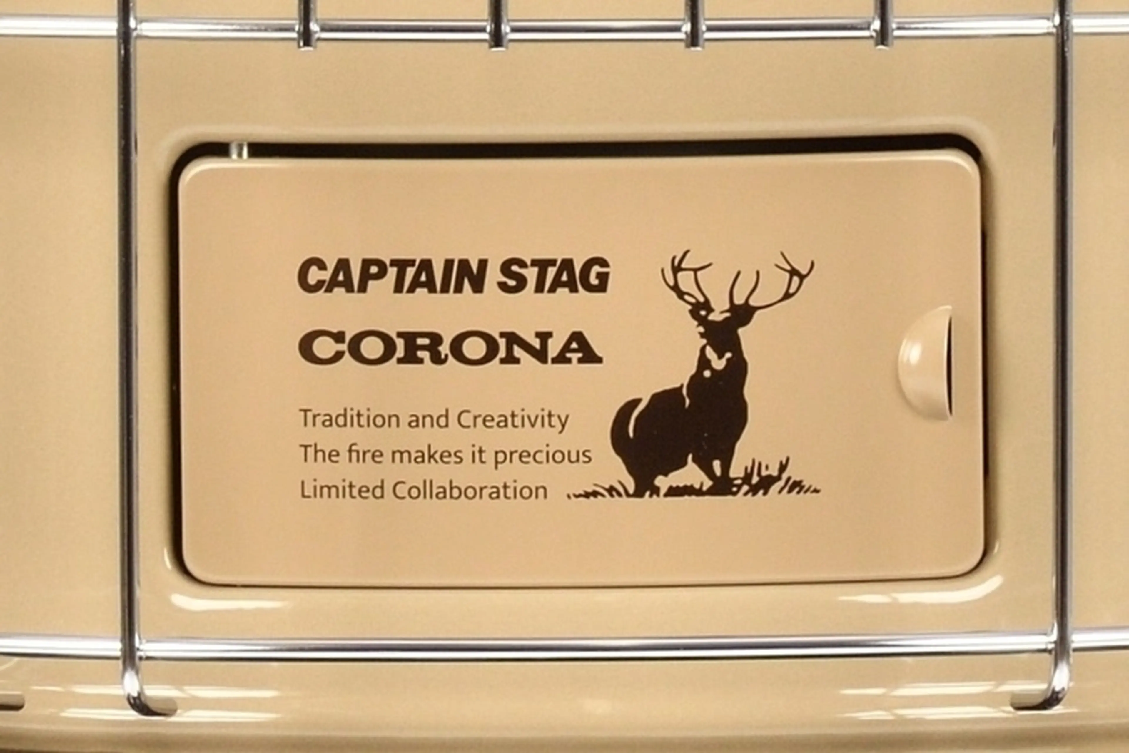 コラボレーションロゴもデザイン(写真はSL-51CSA-CT)