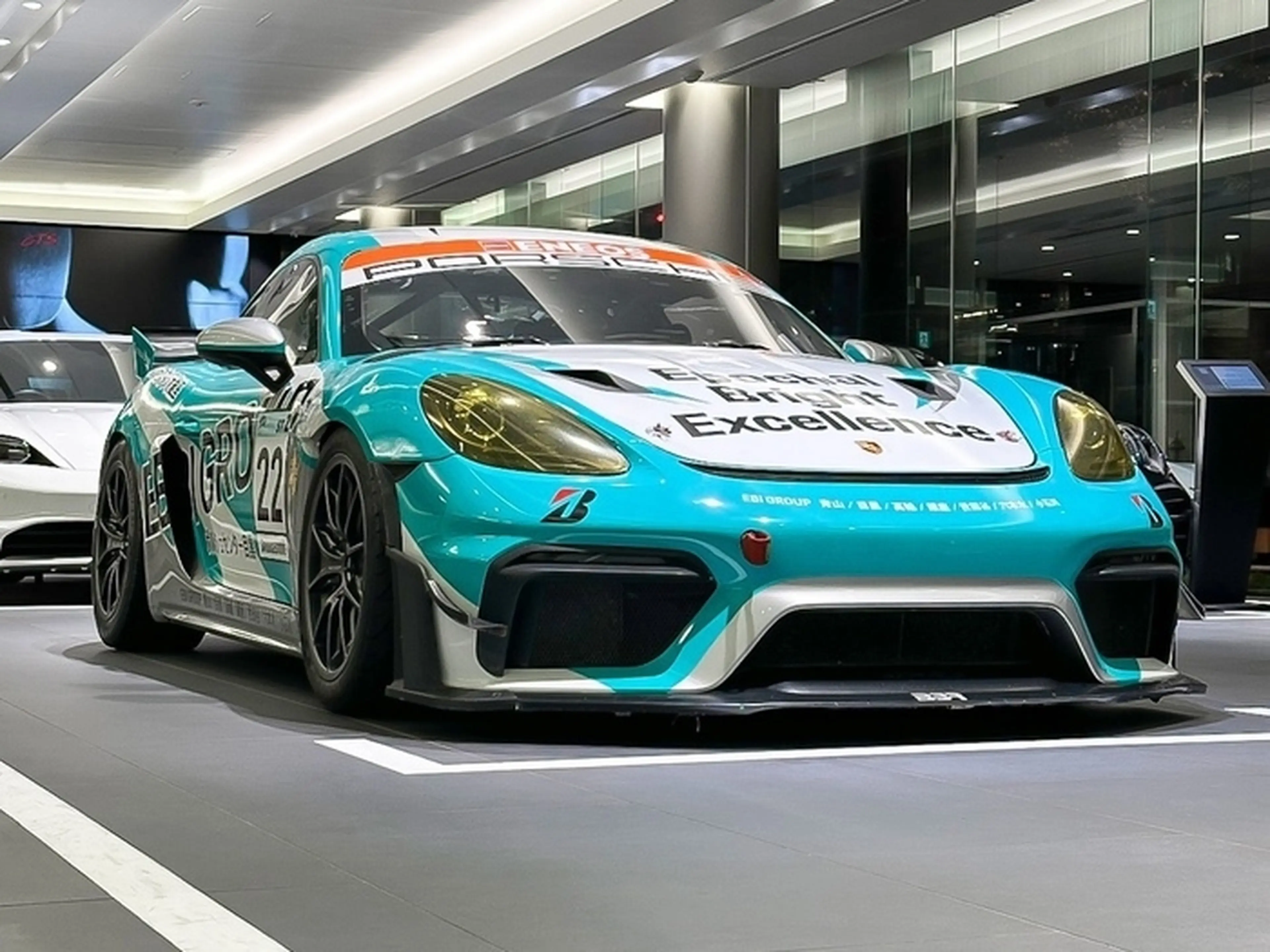 ポルシェの展示