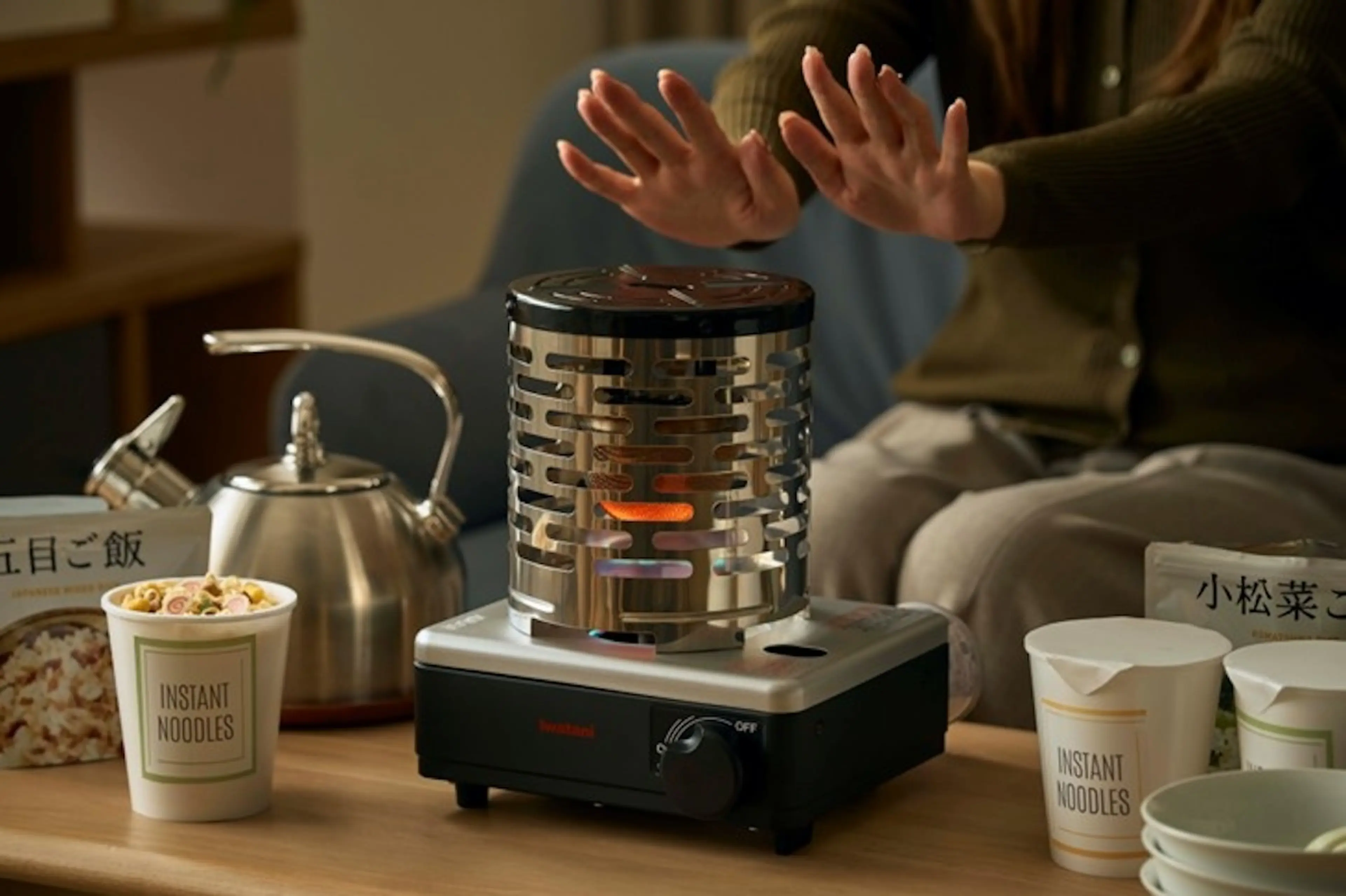 Iwatan ストーブ コンパクト 爺のキャンプ用品。FORE WINDSのコンパクトキャンプストーブを購入