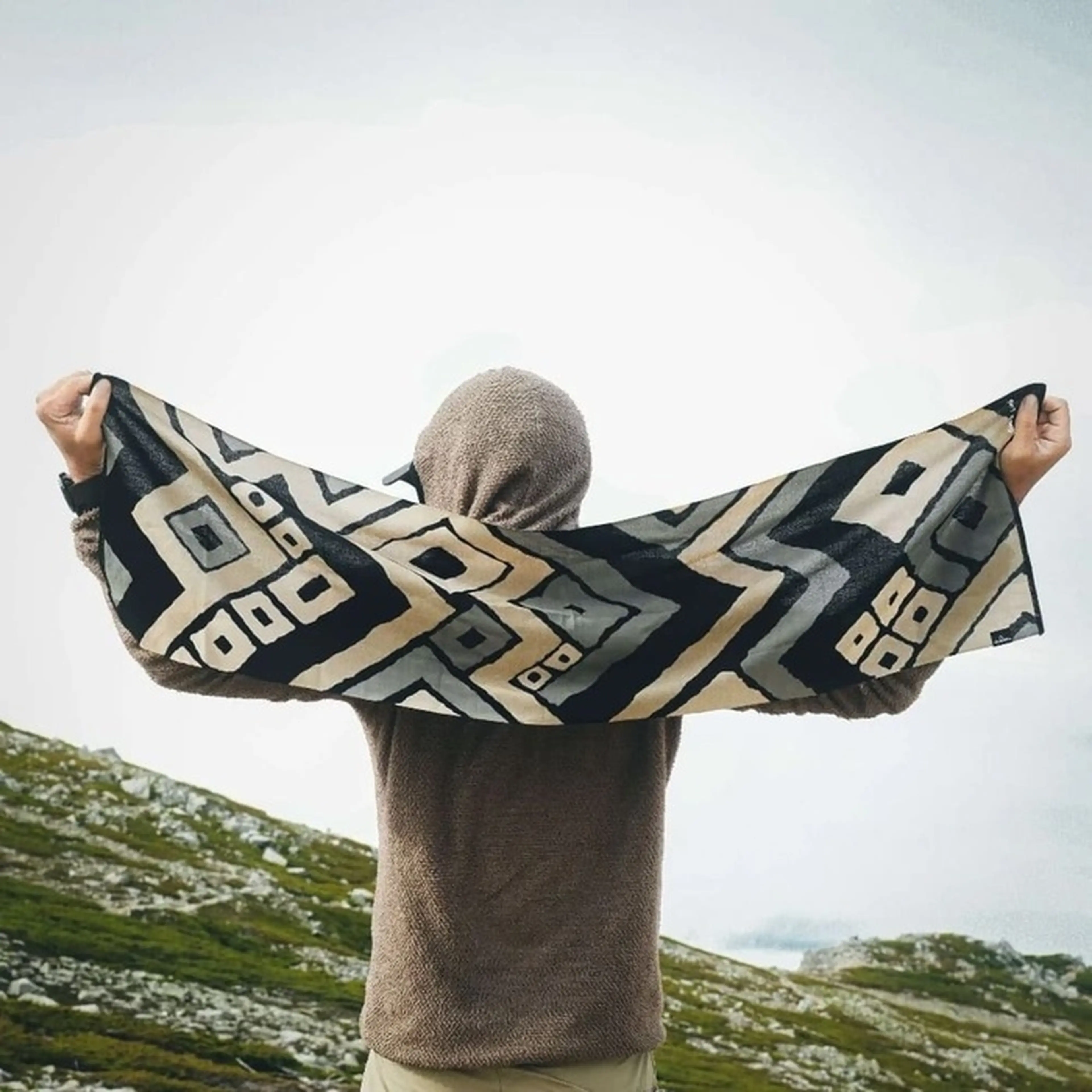 ULTRA GOOD LUCK（ウルトラグッドラック）旅のてぬぐい / 岳