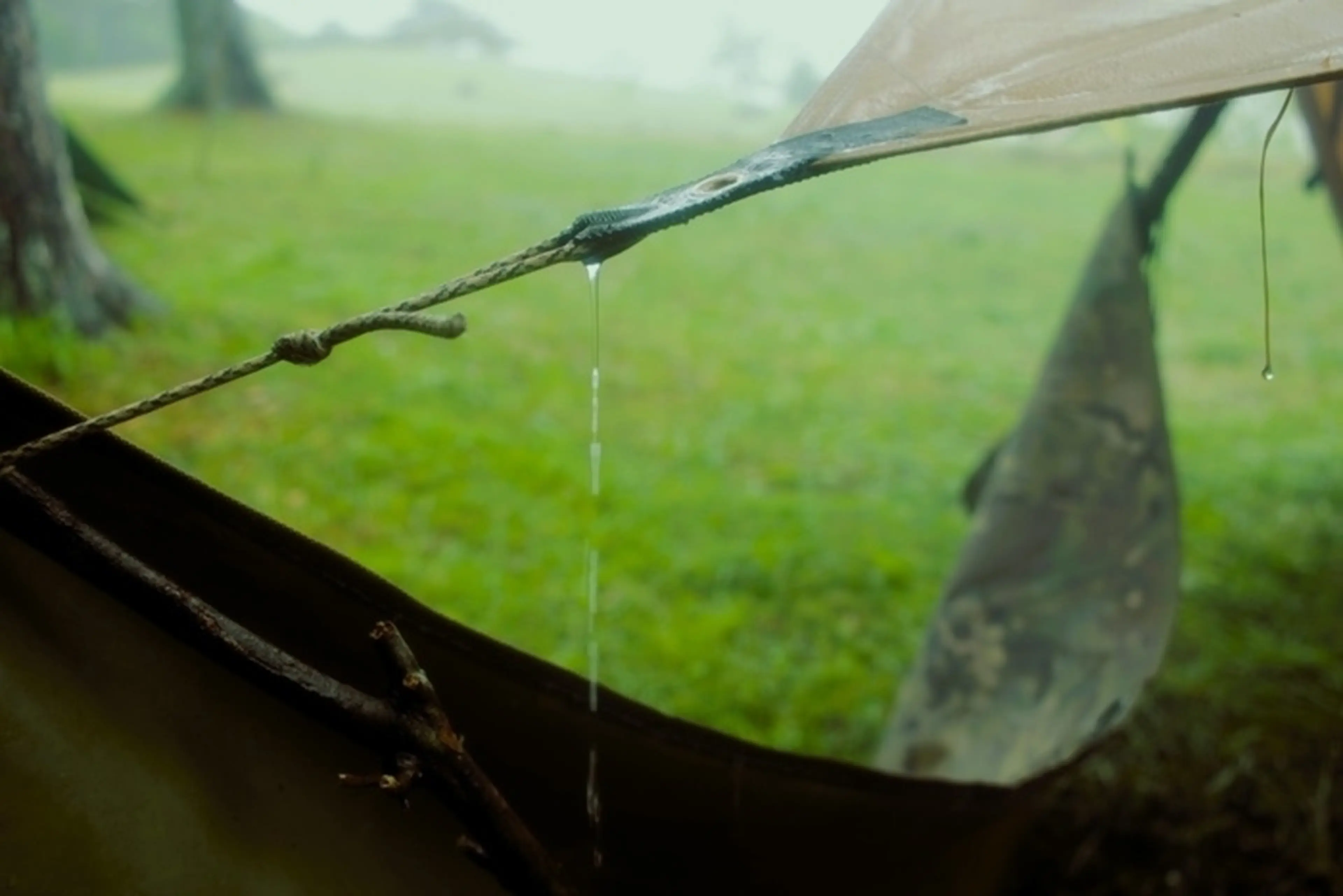 悲惨な雨キャンプ