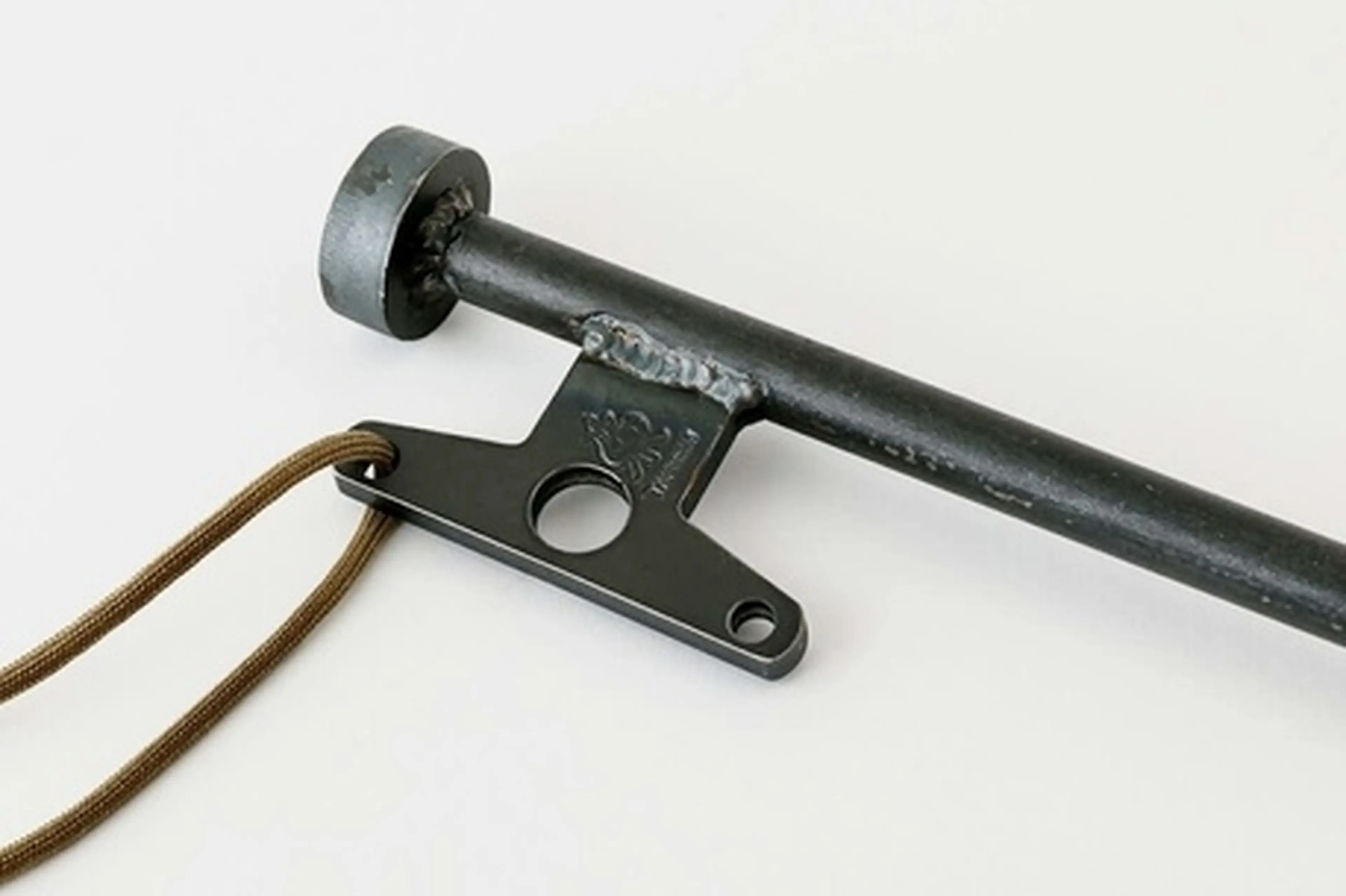 【偏愛キャンプギア】ペグなのに三脚にもハンガーにも！焚き火好きが偏愛する「マルチロングペグ」