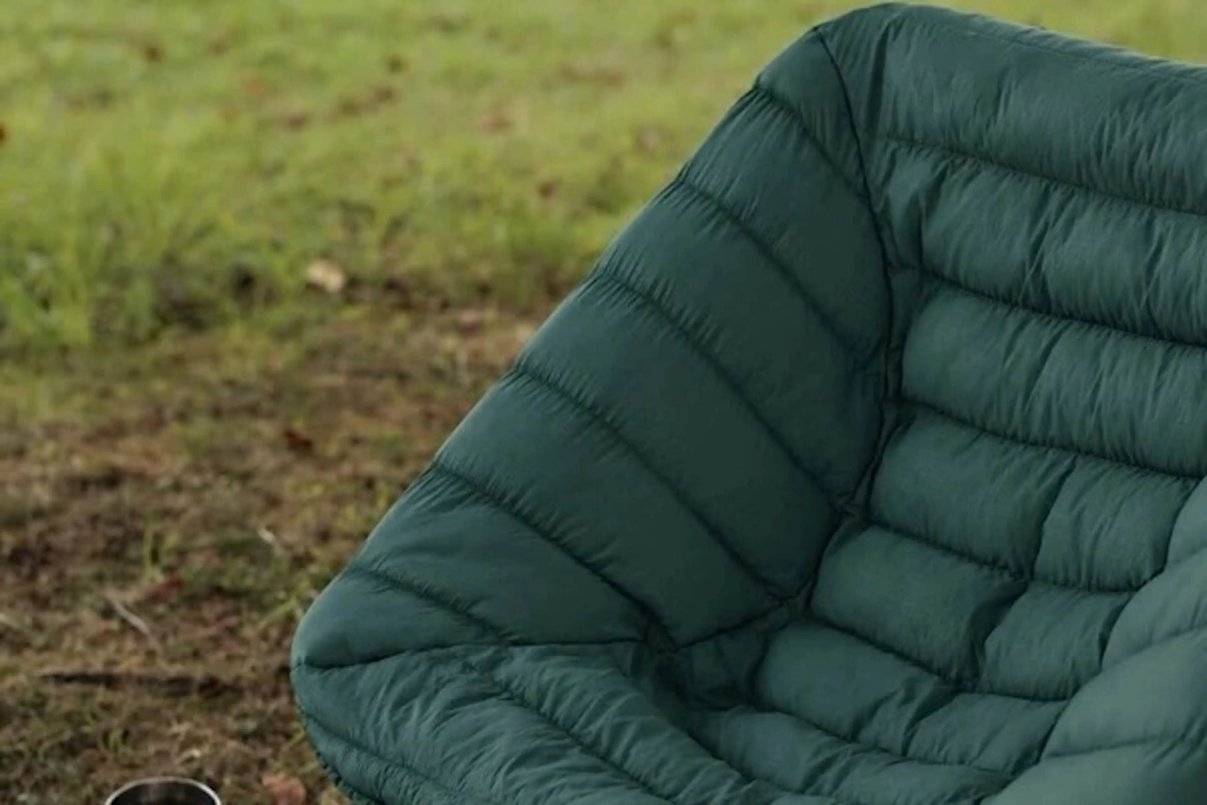 寒い秋冬キャンプ、チェアに“着せる”防寒着があった！「CHAIR JACKET 2