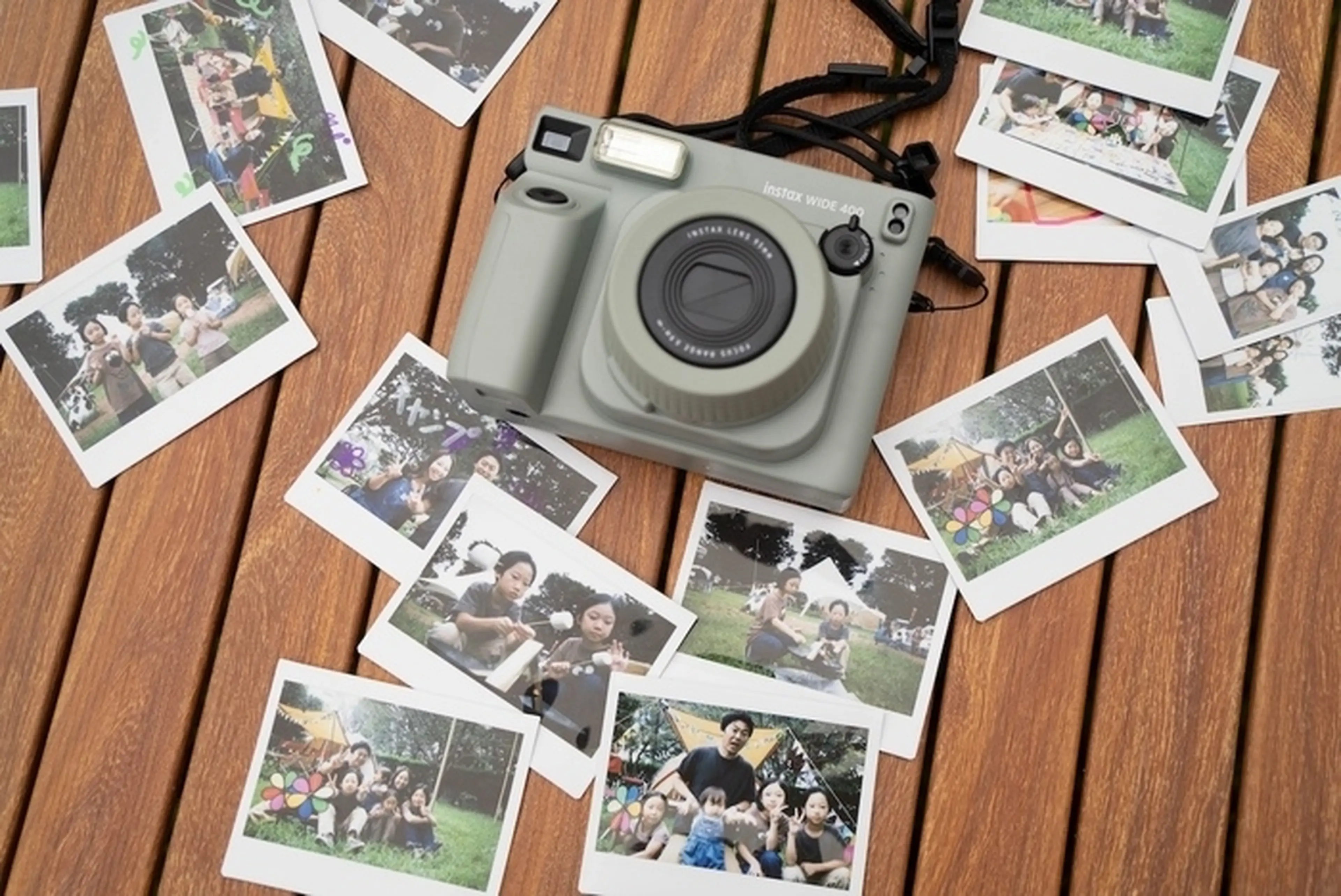  instax WIDE 400™