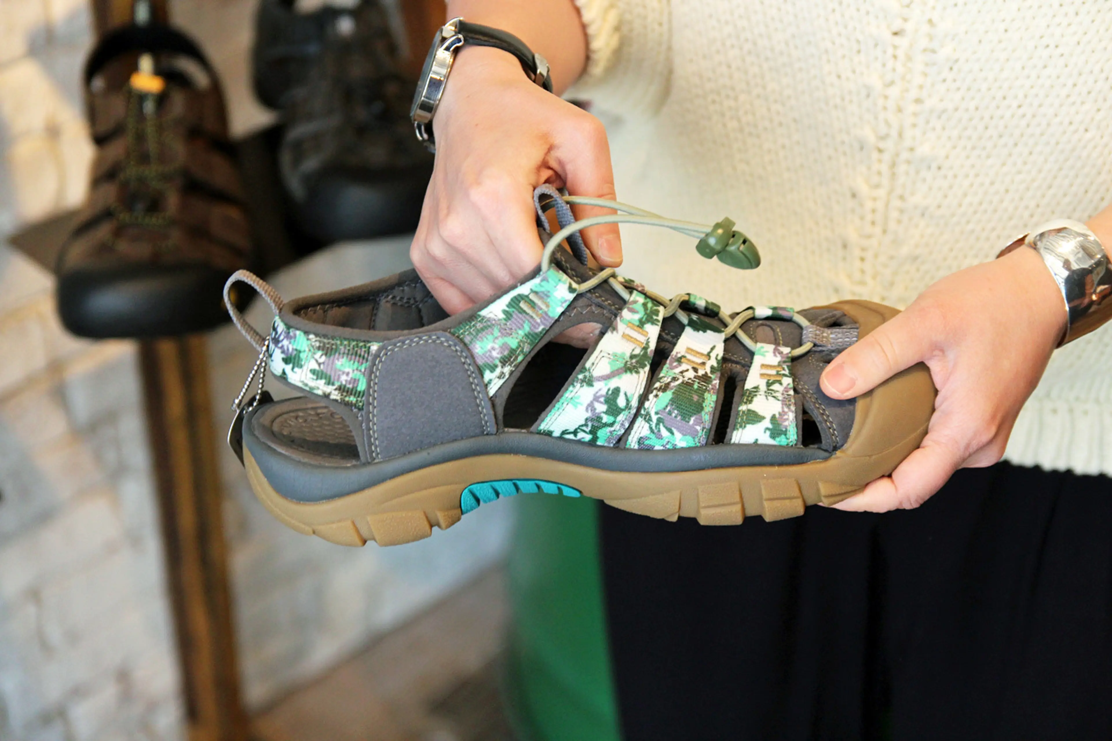 ☆KEEN サンダル☆夏☆大活躍キャンプにも重宝・ カッコイイ&可愛いです。 夏といえばKEEN!! 新作の高機能サンダルを釣りキャンプに