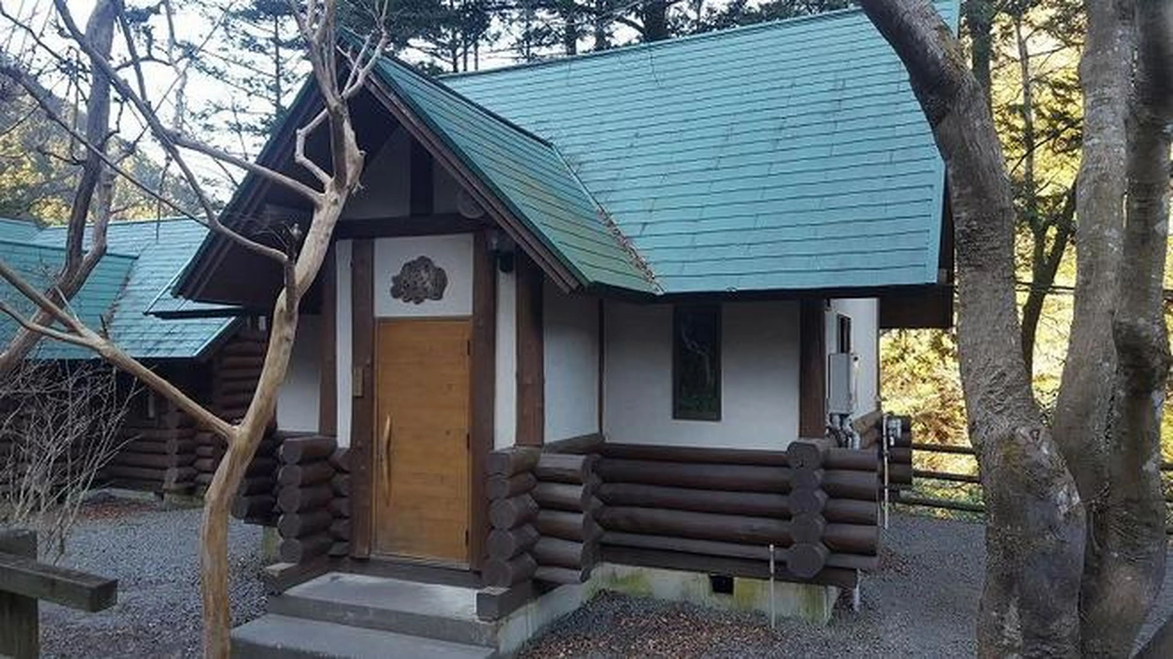 プライベートオートキャンプに最適地（ログ小屋3LDK付）