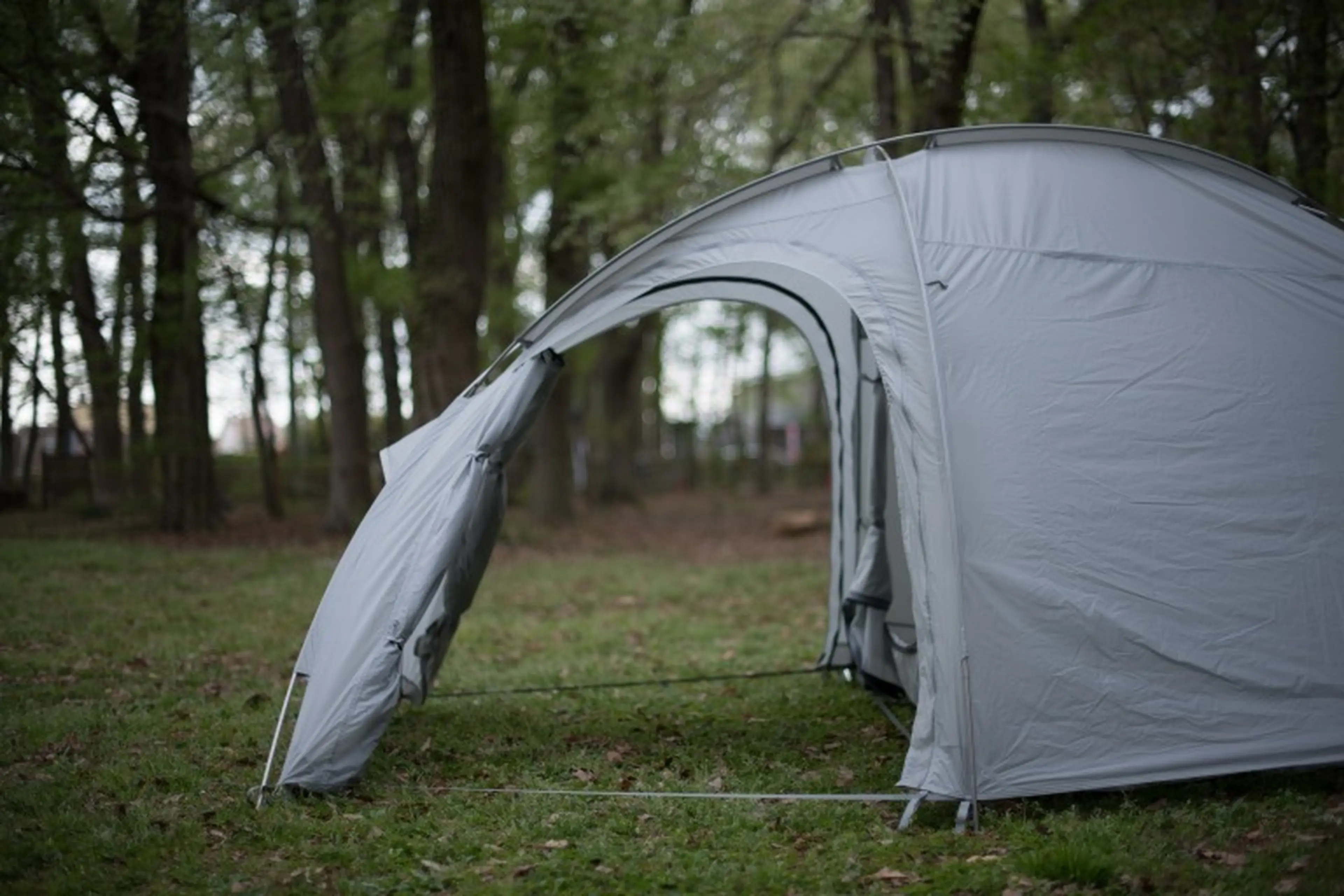 黒テント」でおなじみのMURACO！ついに新色グレーのテントが登場